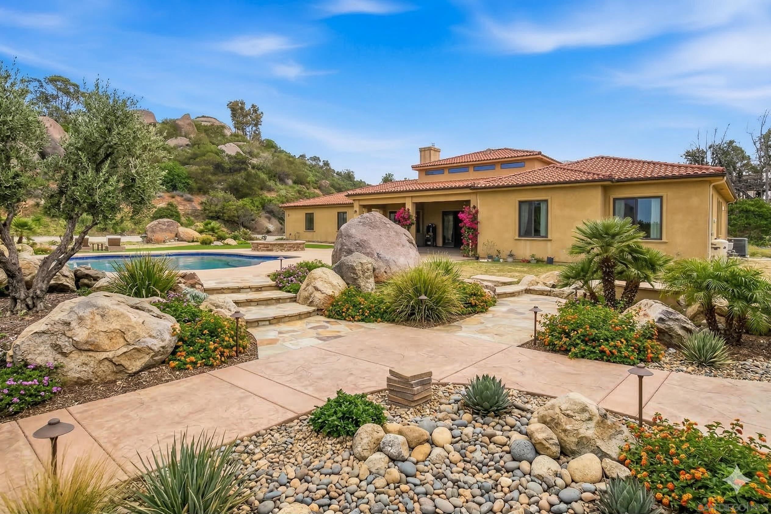 Detail Gallery Image 12 of 48 For 2043  Camino De Reimitz, Alpine,  CA 91901 - 6 Beds | 5/1 Baths