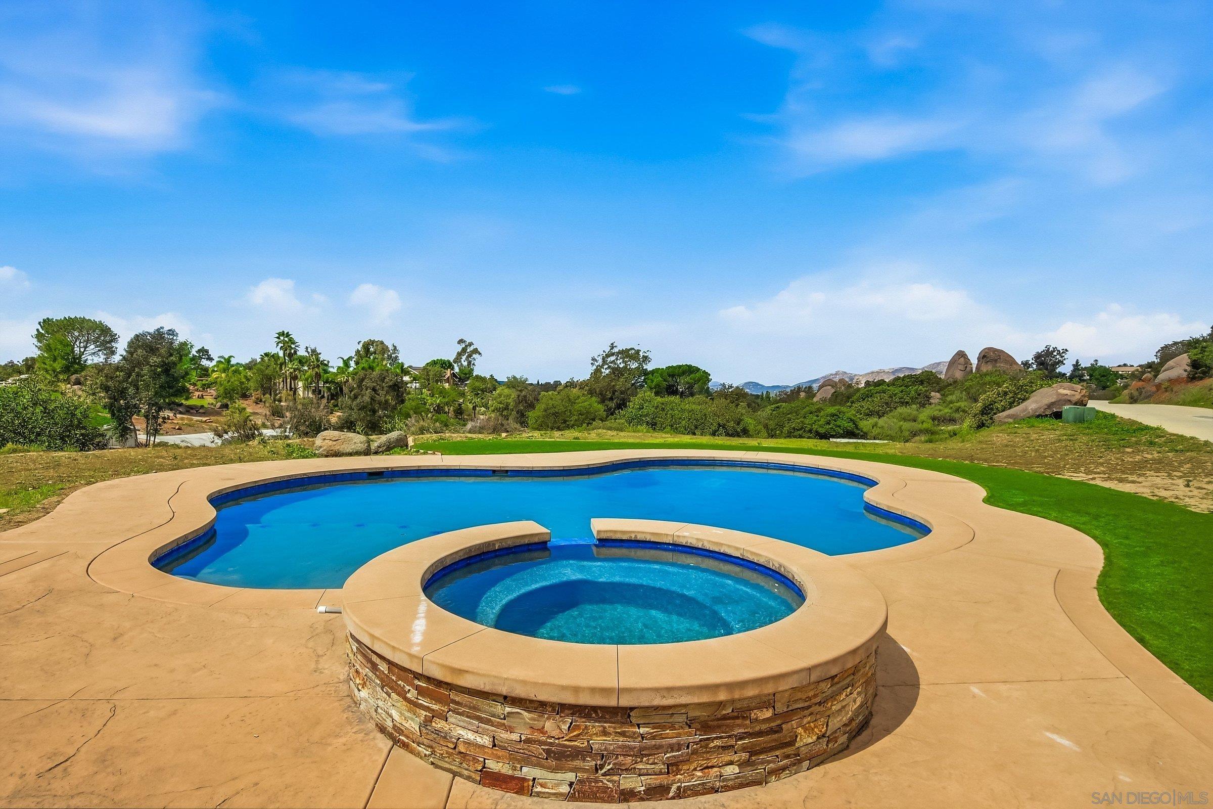 Detail Gallery Image 3 of 48 For 2043  Camino De Reimitz, Alpine,  CA 91901 - 6 Beds | 5/1 Baths