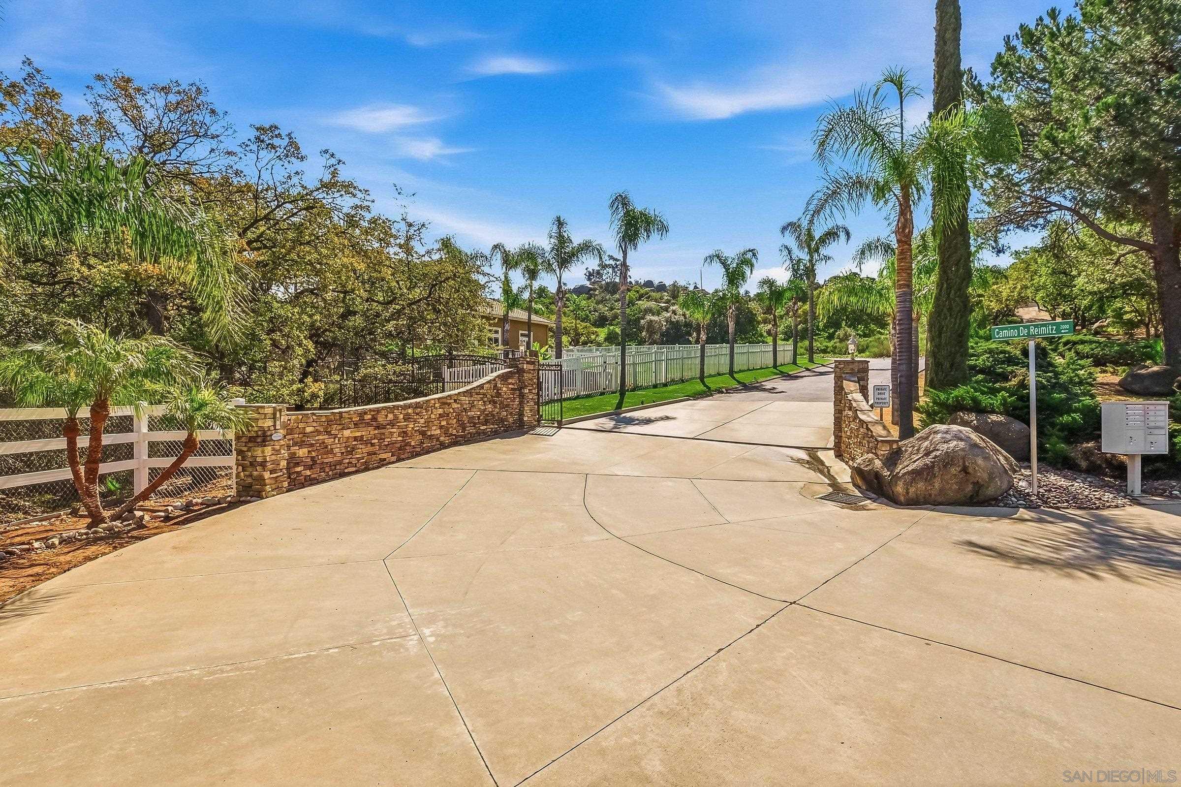 Detail Gallery Image 6 of 48 For 2043  Camino De Reimitz, Alpine,  CA 91901 - 6 Beds | 5/1 Baths