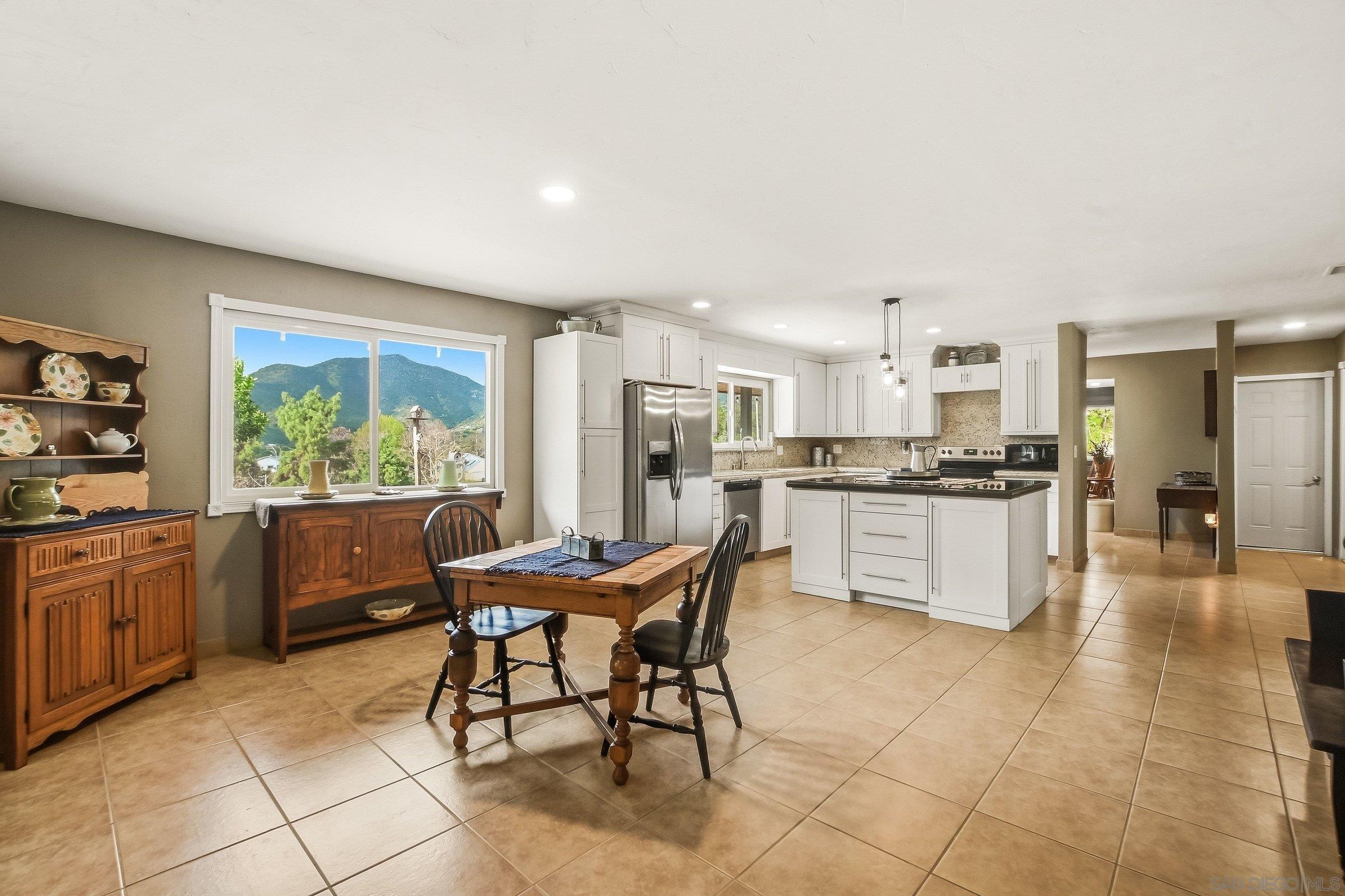 Detail Gallery Image 18 of 53 For 1861  Vista De La Montana, El Cajon,  CA 92019 - 3 Beds | 3 Baths