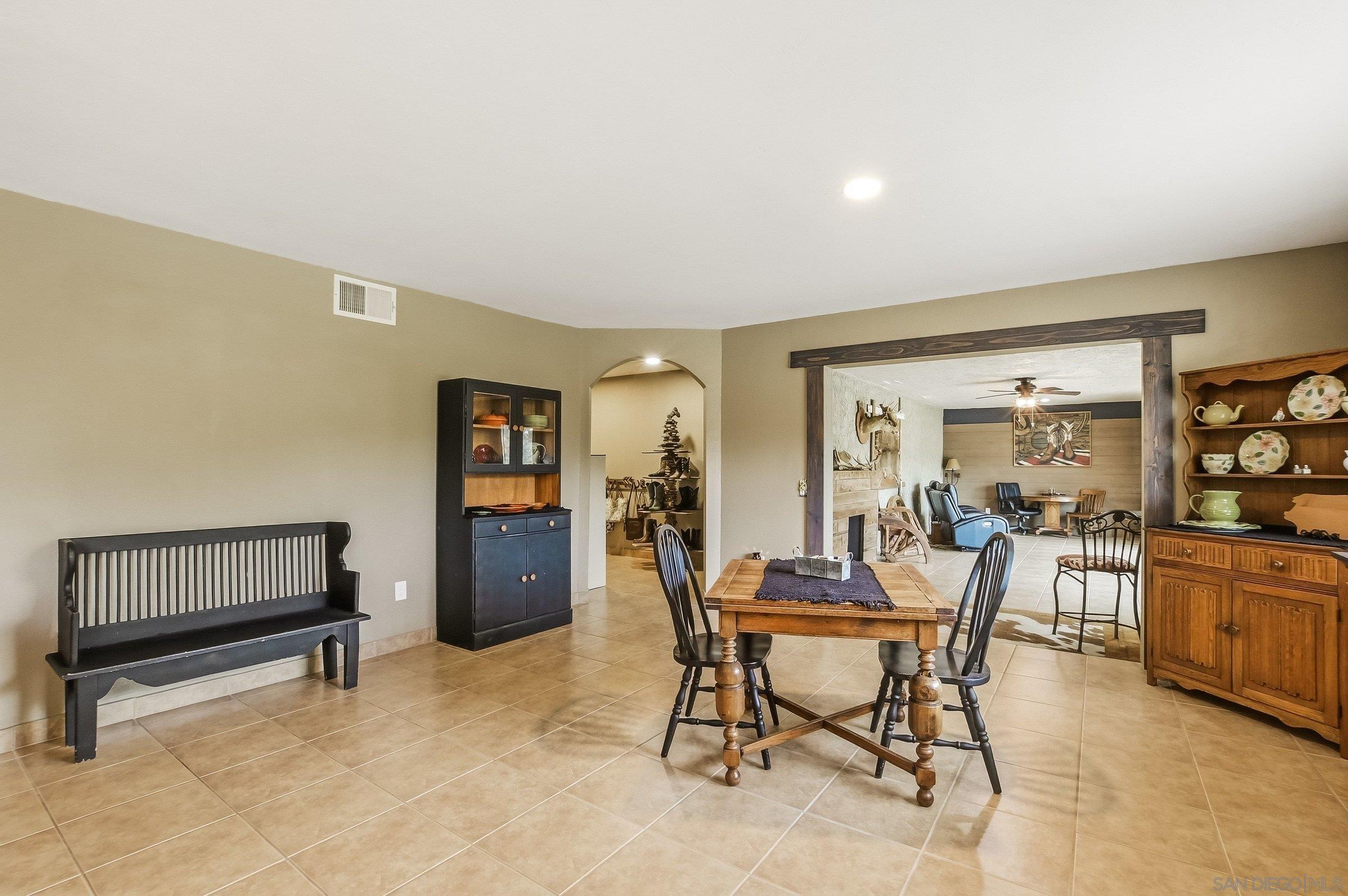 Detail Gallery Image 21 of 53 For 1861  Vista De La Montana, El Cajon,  CA 92019 - 3 Beds | 3 Baths