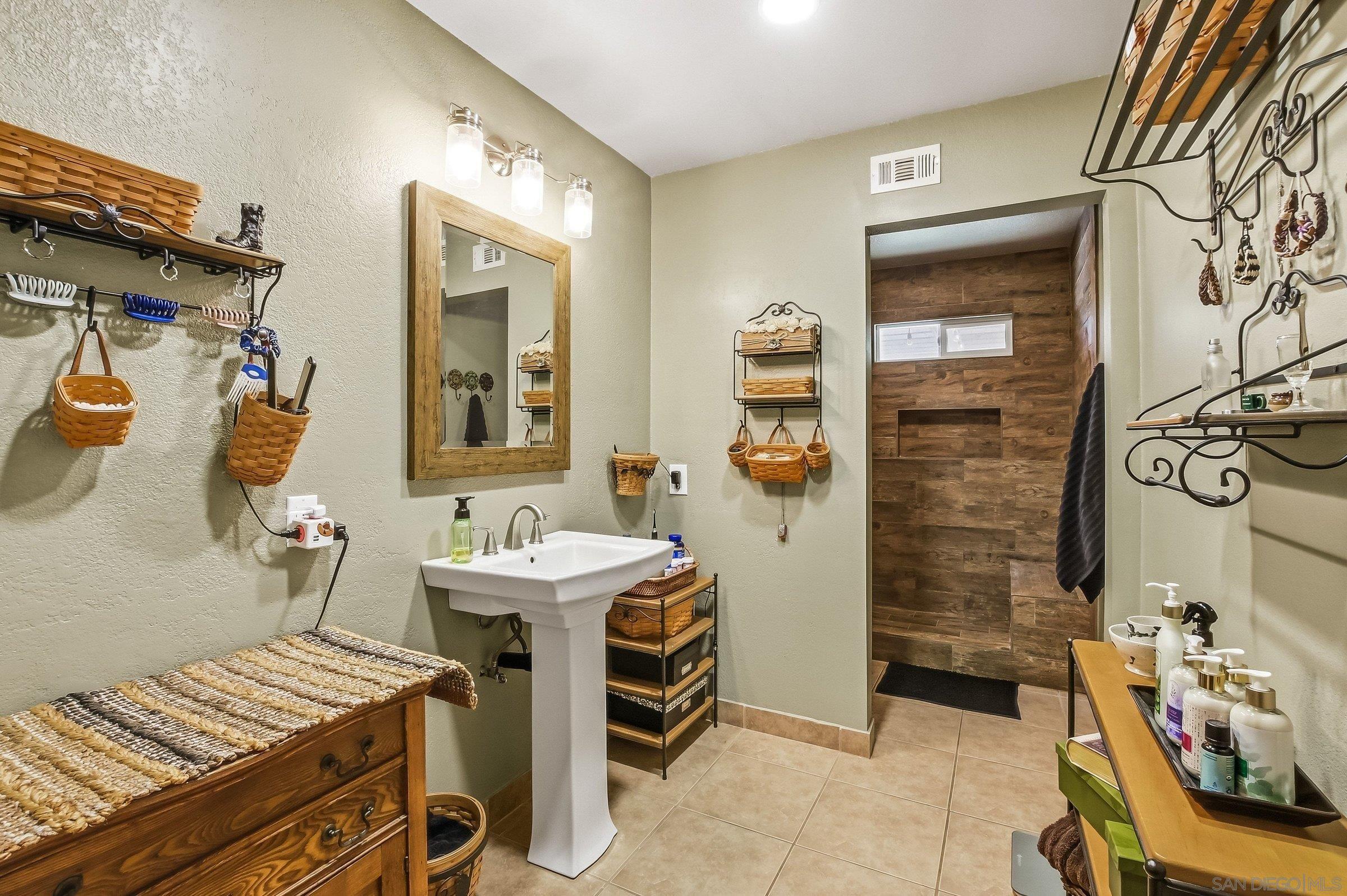 Detail Gallery Image 29 of 53 For 1861  Vista De La Montana, El Cajon,  CA 92019 - 3 Beds | 3 Baths