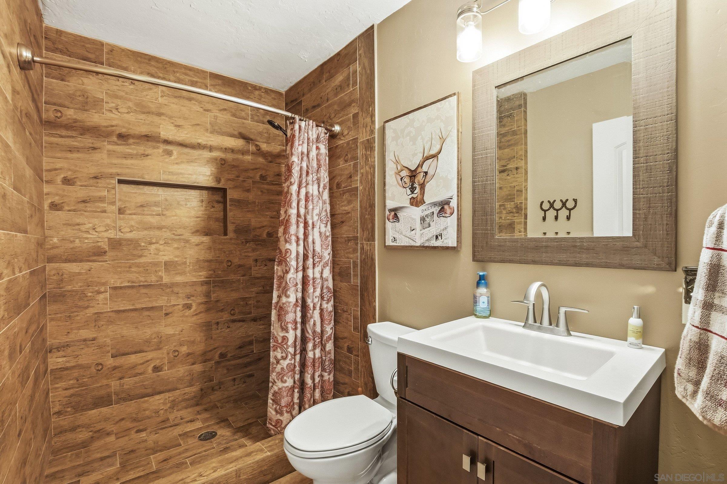 Detail Gallery Image 9 of 53 For 1861  Vista De La Montana, El Cajon,  CA 92019 - 3 Beds | 3 Baths