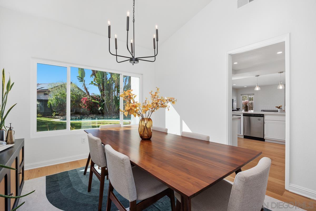 Detail Gallery Image 11 of 44 For 6429  La Vanco Ct, Carlsbad,  CA 92009 - 4 Beds | 3 Baths