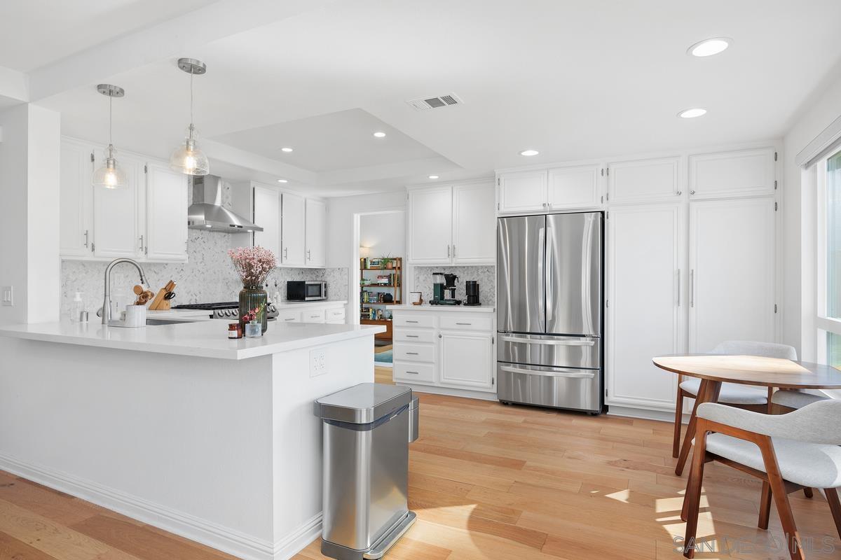 Detail Gallery Image 16 of 44 For 6429  La Vanco Ct, Carlsbad,  CA 92009 - 4 Beds | 3 Baths