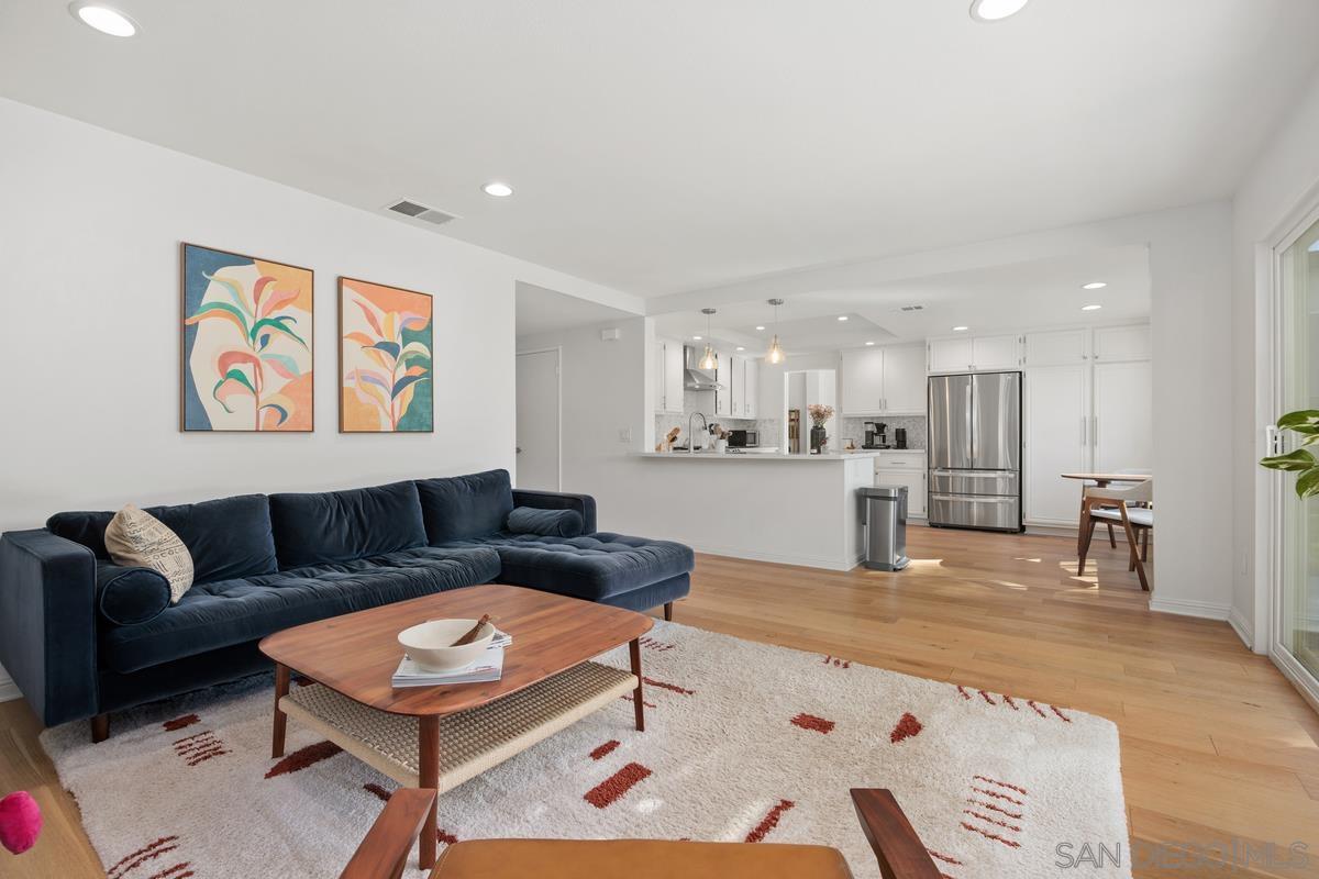 Detail Gallery Image 18 of 44 For 6429  La Vanco Ct, Carlsbad,  CA 92009 - 4 Beds | 3 Baths