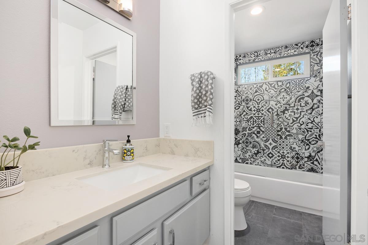 Detail Gallery Image 19 of 44 For 6429  La Vanco Ct, Carlsbad,  CA 92009 - 4 Beds | 3 Baths