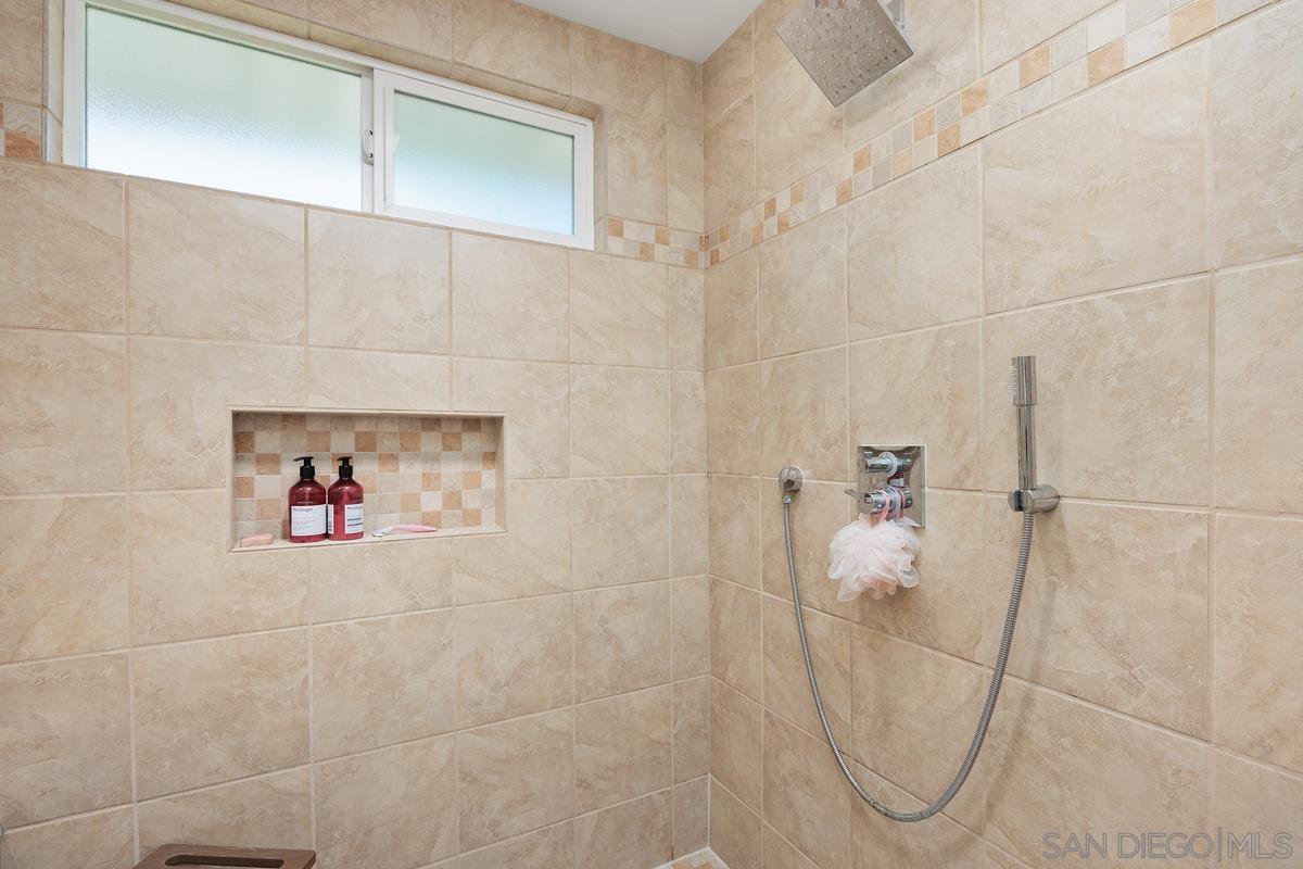 Detail Gallery Image 27 of 44 For 6429  La Vanco Ct, Carlsbad,  CA 92009 - 4 Beds | 3 Baths