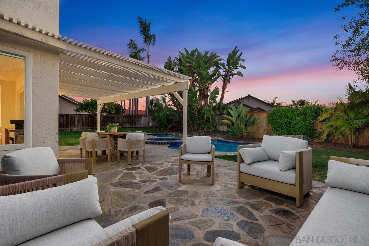 Detail Gallery Image 4 of 44 For 6429  La Vanco Ct, Carlsbad,  CA 92009 - 4 Beds | 3 Baths