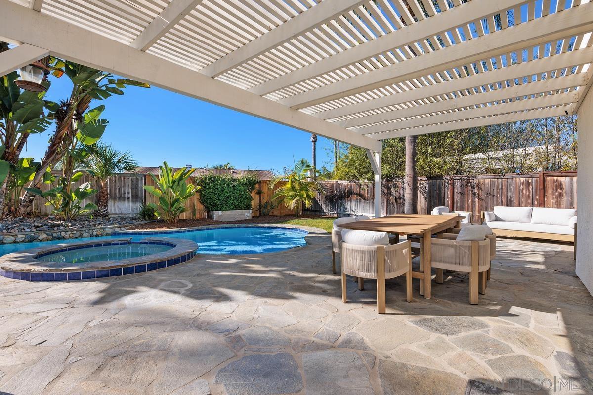 Detail Gallery Image 35 of 44 For 6429  La Vanco Ct, Carlsbad,  CA 92009 - 4 Beds | 3 Baths