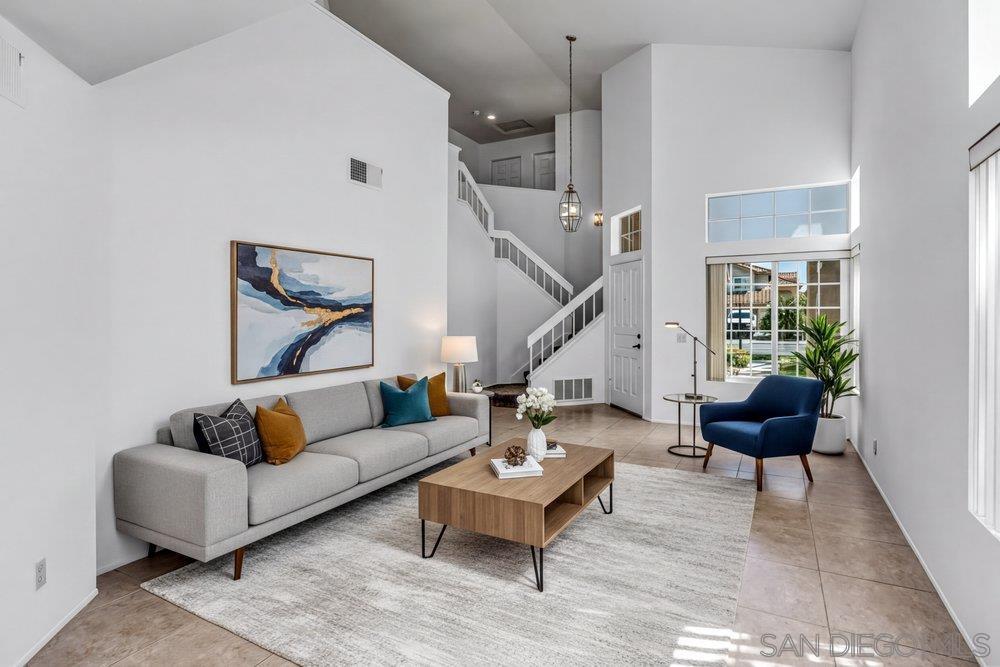 Detail Gallery Image 3 of 56 For 1979  Spanish Oak Way, Vista,  CA 92081 - 4 Beds | 2/1 Baths