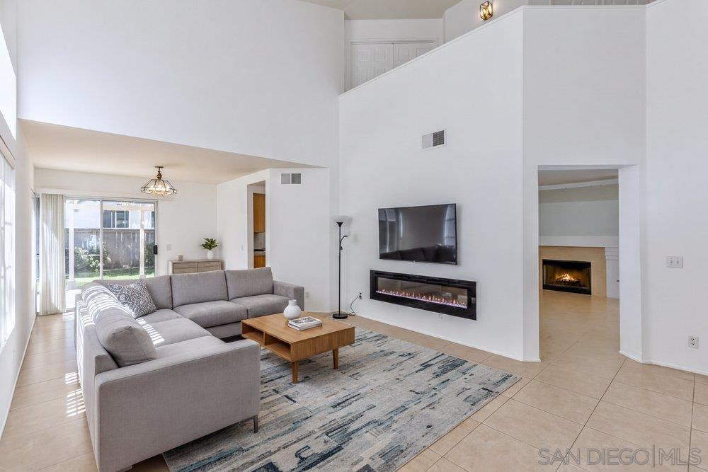 Detail Gallery Image 7 of 56 For 1979  Spanish Oak Way, Vista,  CA 92081 - 4 Beds | 2/1 Baths