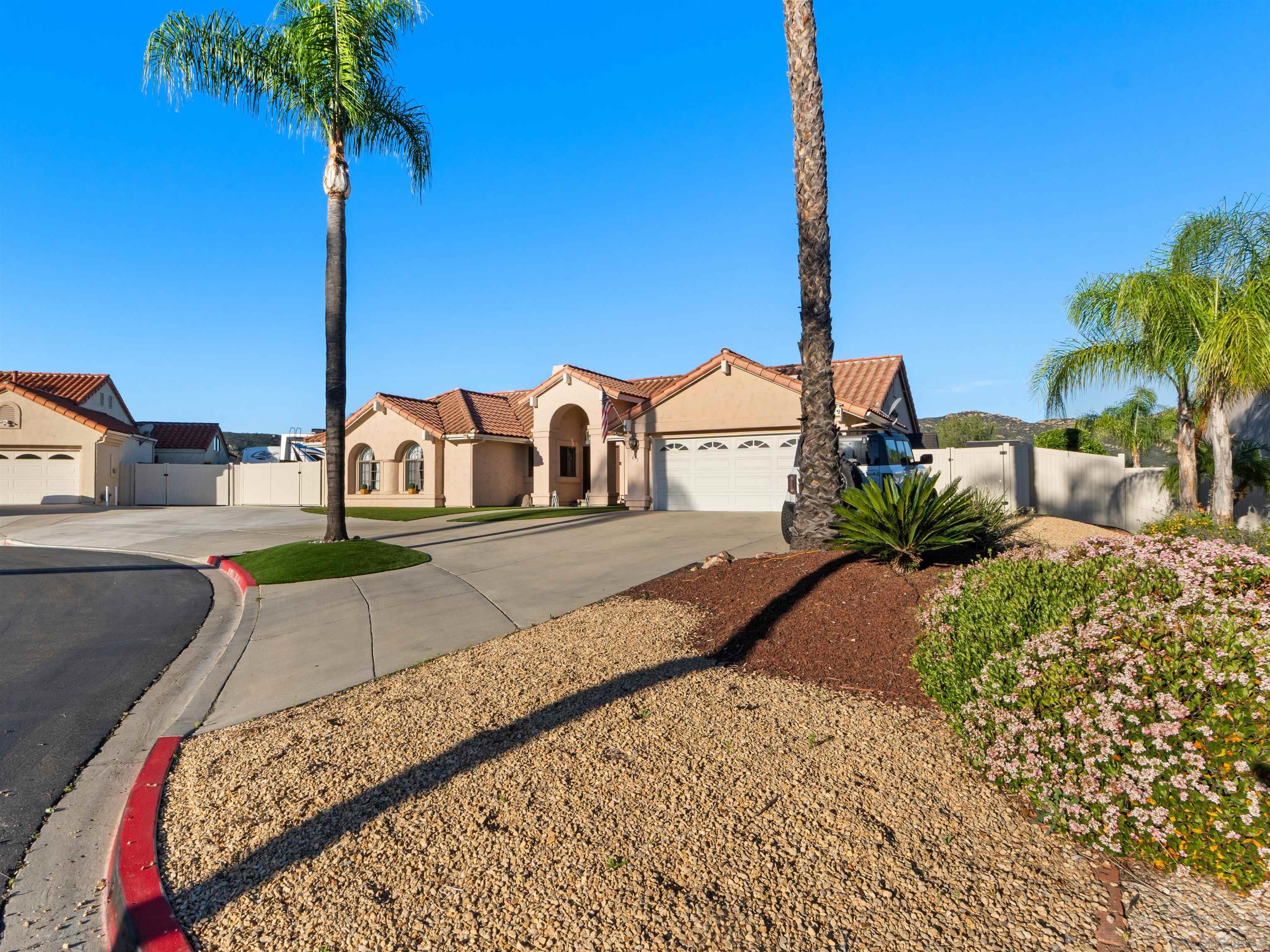 Detail Gallery Image 2 of 32 For 475  Summerhill Terrace, Alpine,  CA 91901 - 4 Beds | 2 Baths