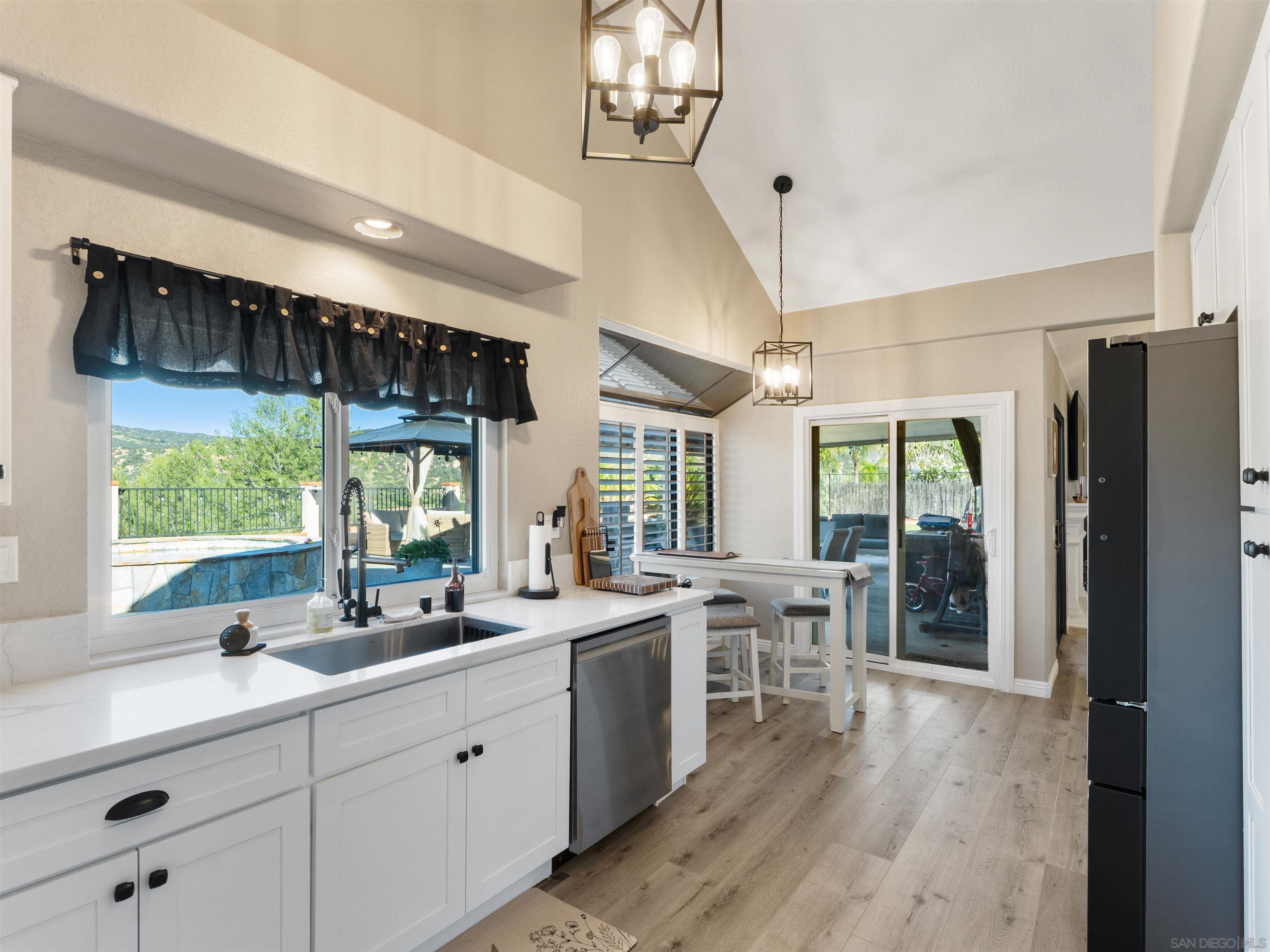 Detail Gallery Image 11 of 32 For 475  Summerhill Terrace, Alpine,  CA 91901 - 4 Beds | 2 Baths