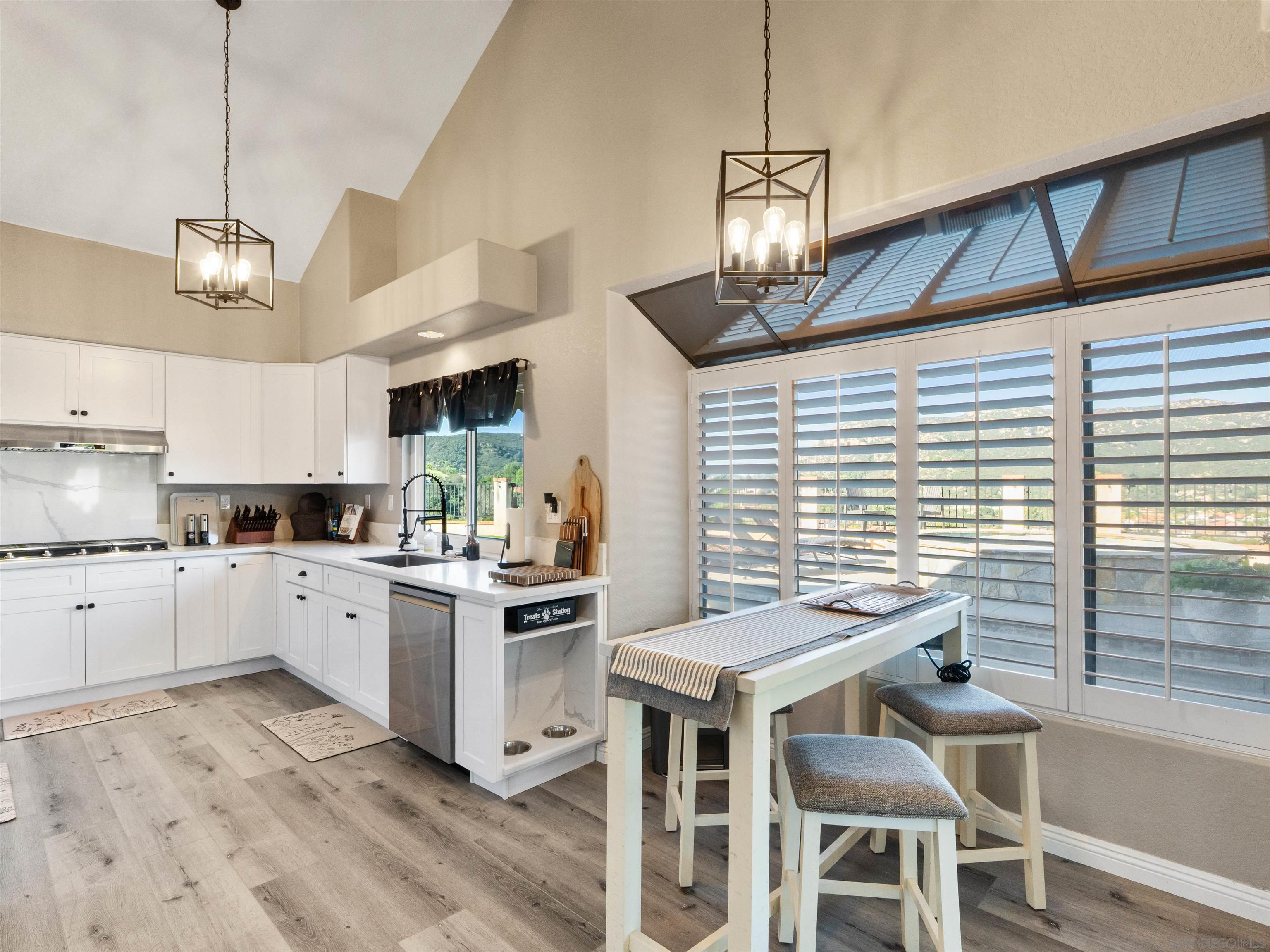 Detail Gallery Image 13 of 32 For 475  Summerhill Terrace, Alpine,  CA 91901 - 4 Beds | 2 Baths