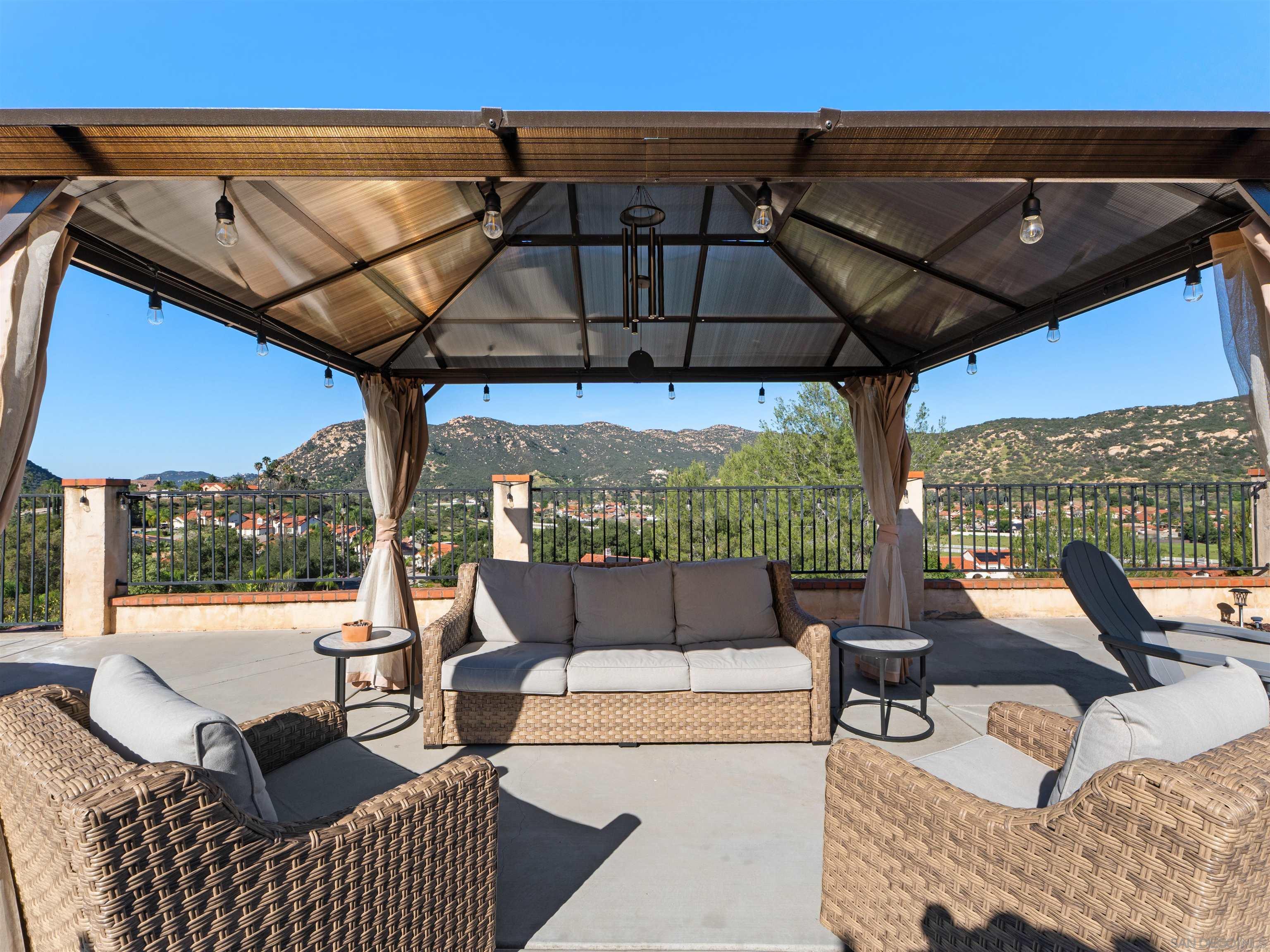 Detail Gallery Image 4 of 32 For 475  Summerhill Terrace, Alpine,  CA 91901 - 4 Beds | 2 Baths