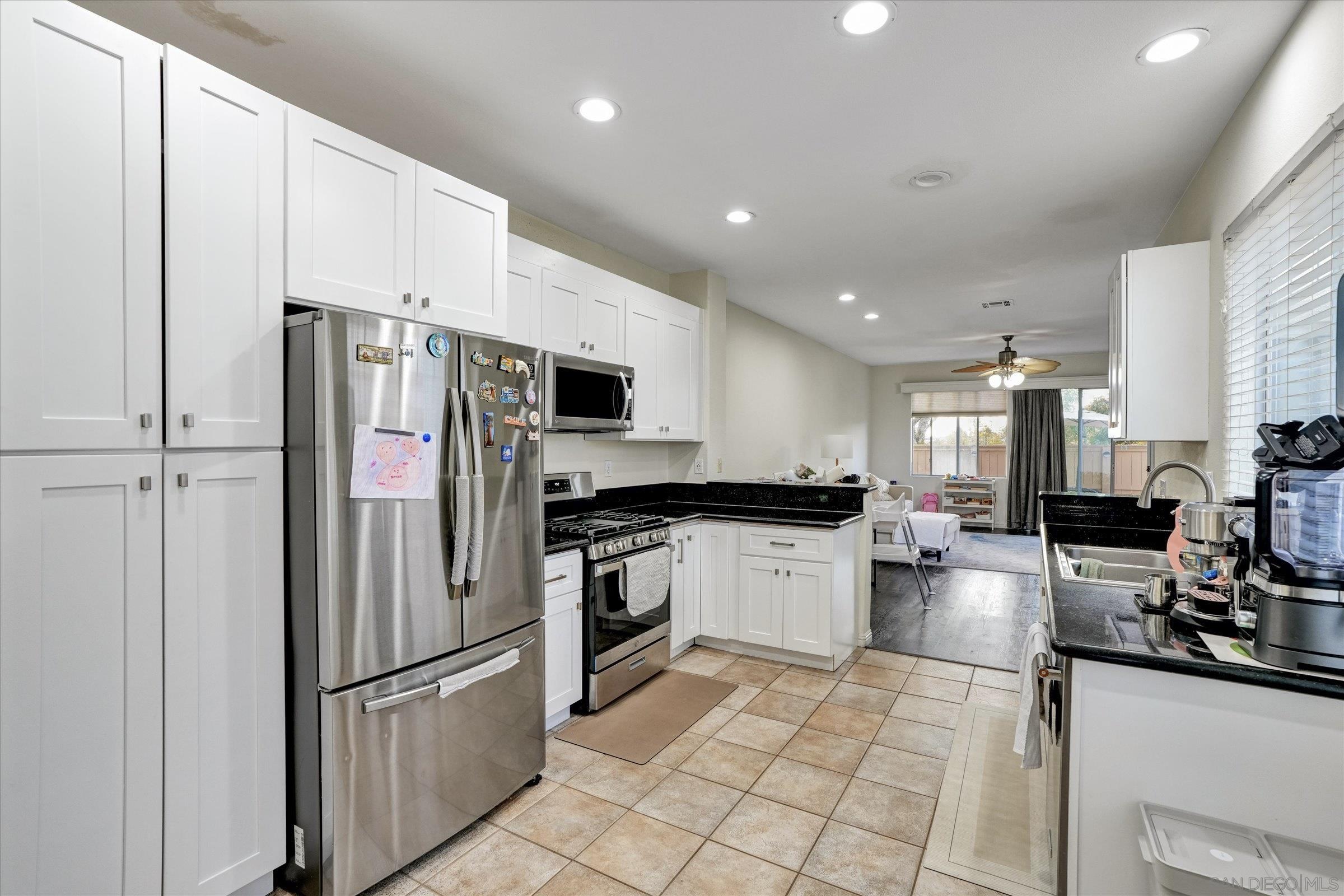 Detail Gallery Image 4 of 27 For 10944  Ivy Hill Drive  #5,  San Diego,  CA 92131 - 2 Beds | 2/1 Baths