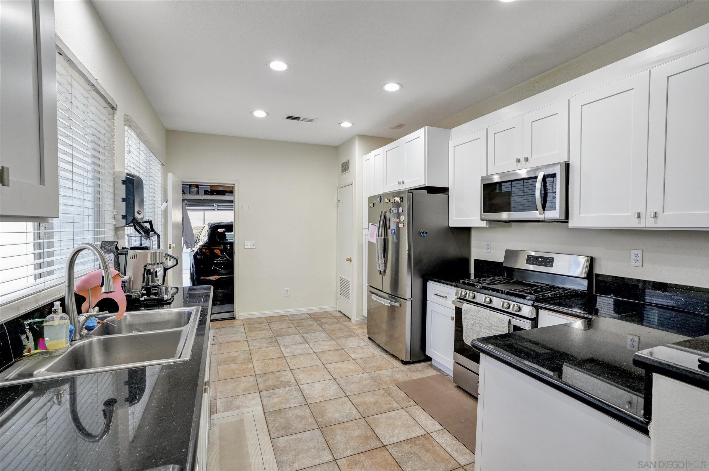 Detail Gallery Image 6 of 27 For 10944  Ivy Hill Drive  #5,  San Diego,  CA 92131 - 2 Beds | 2/1 Baths