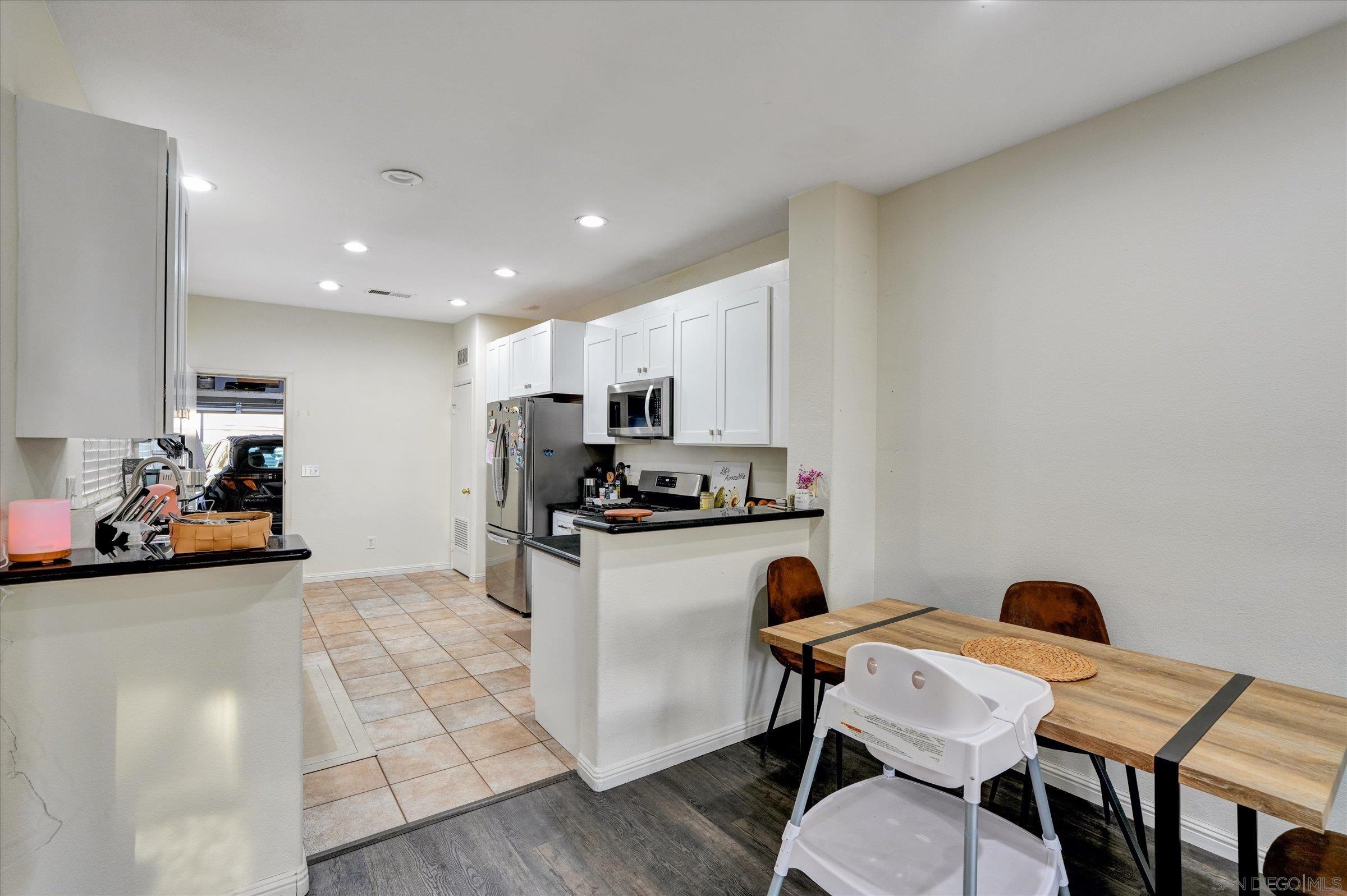 Detail Gallery Image 7 of 27 For 10944  Ivy Hill Drive  #5,  San Diego,  CA 92131 - 2 Beds | 2/1 Baths