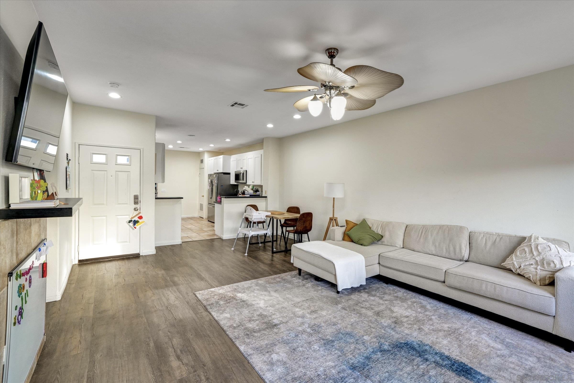 Detail Gallery Image 8 of 27 For 10944  Ivy Hill Drive  #5,  San Diego,  CA 92131 - 2 Beds | 2/1 Baths