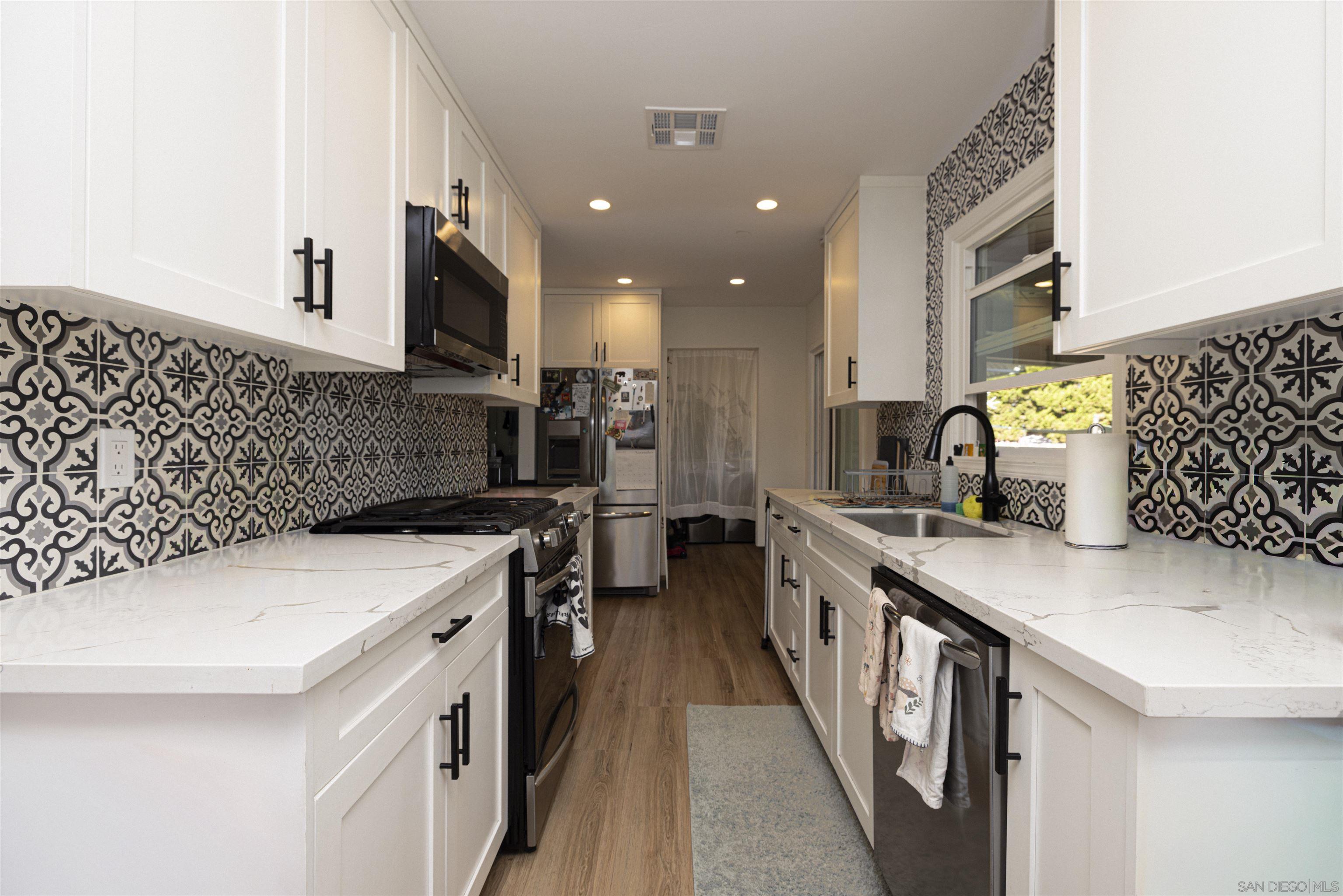 Detail Gallery Image 13 of 31 For 6266-68  Stewart St, San Diego,  CA 92115 - – Beds | – Baths