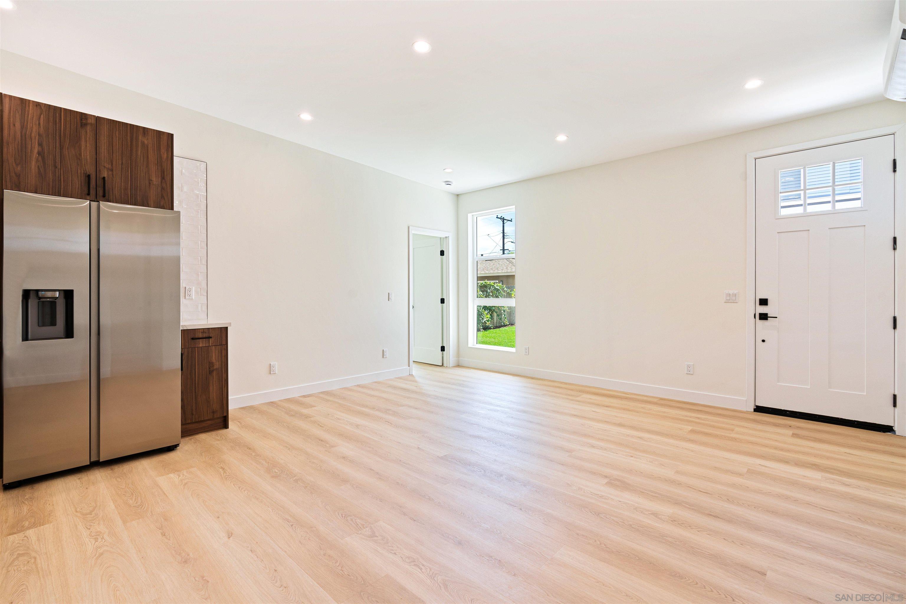 Detail Gallery Image 11 of 39 For 1160  Erica St, Escondido,  CA 92027 - 6 Beds | 4 Baths