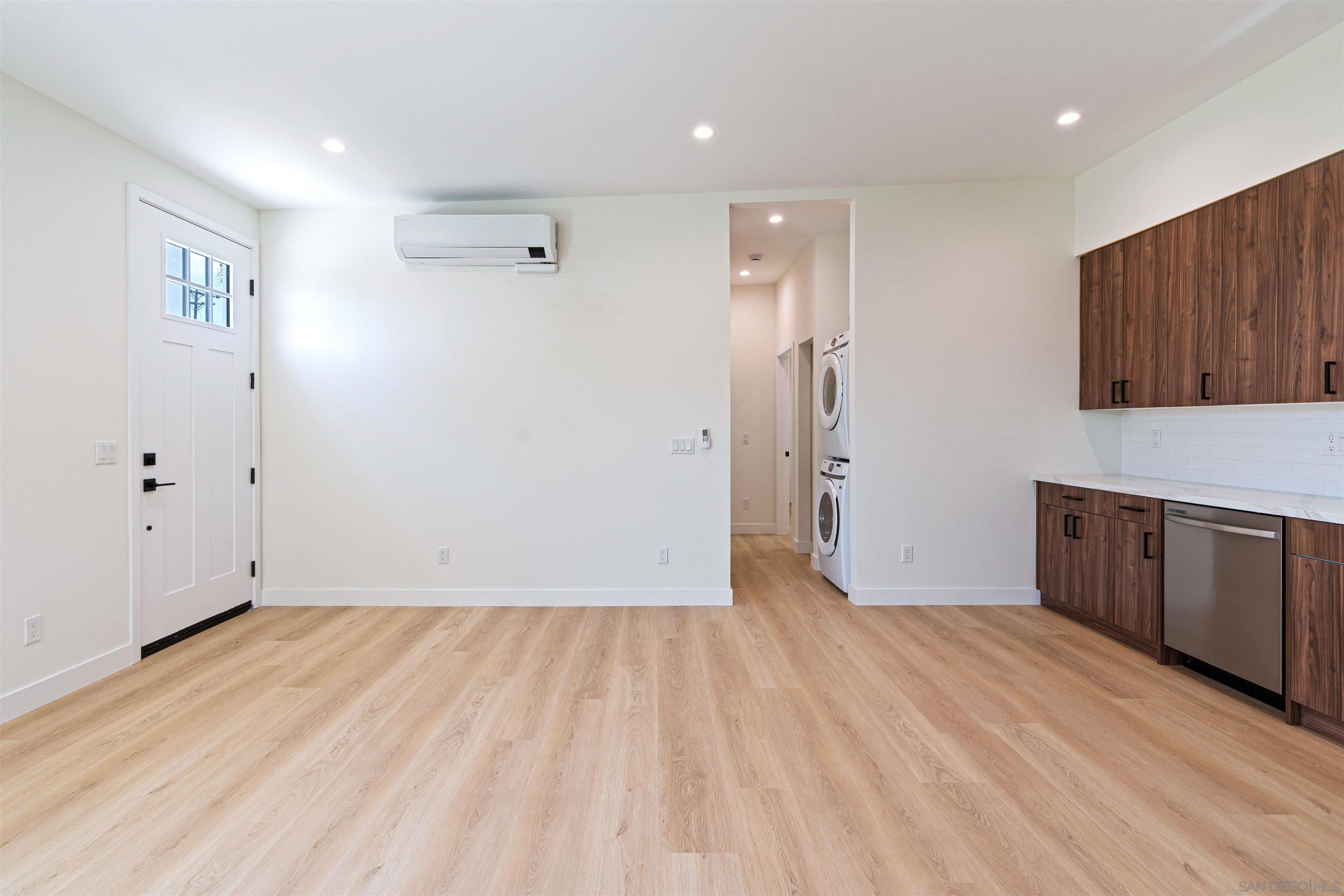 Detail Gallery Image 12 of 39 For 1160  Erica St, Escondido,  CA 92027 - 6 Beds | 4 Baths