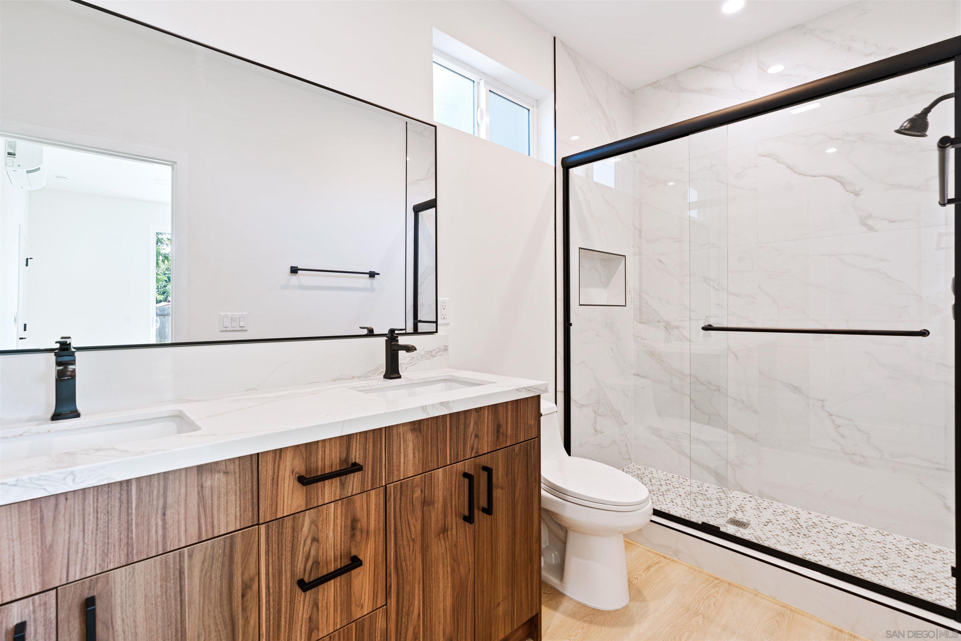 Detail Gallery Image 15 of 39 For 1160  Erica St, Escondido,  CA 92027 - 6 Beds | 4 Baths