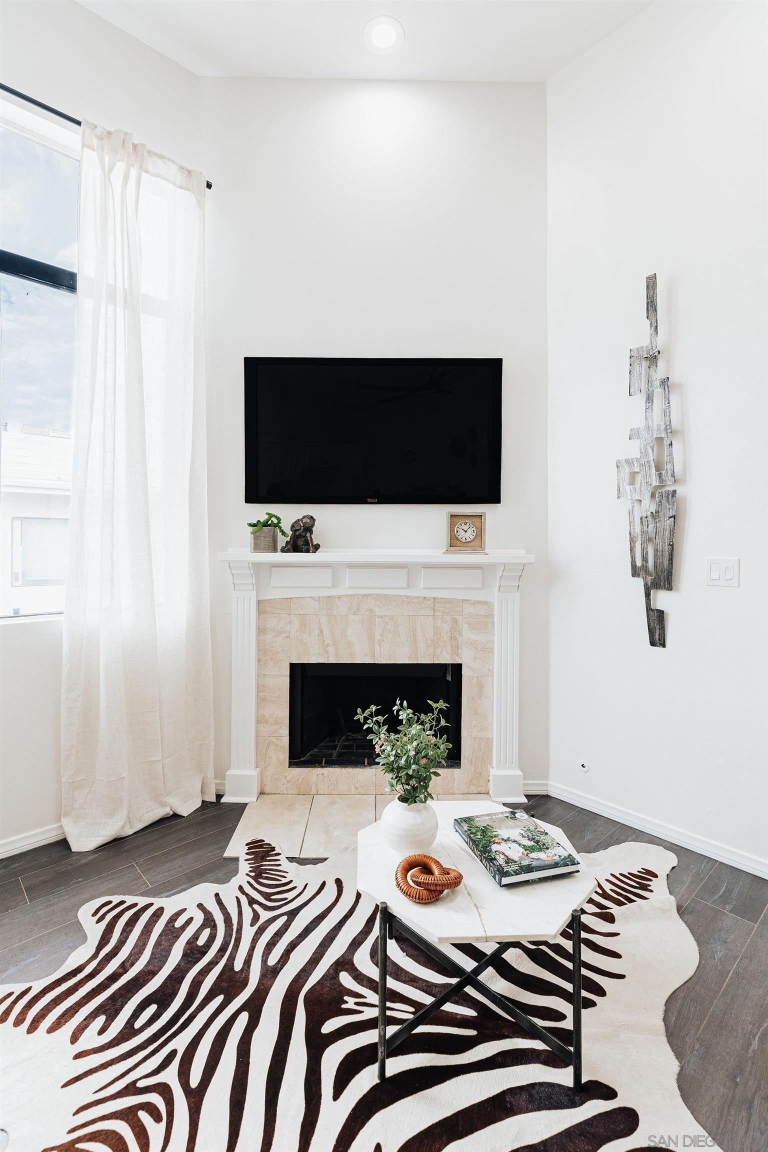 Detail Gallery Image 14 of 50 For 4652  Don Lorenzo Dr  a,  Los Angeles,  CA 90008 - 3 Beds | 3 Baths