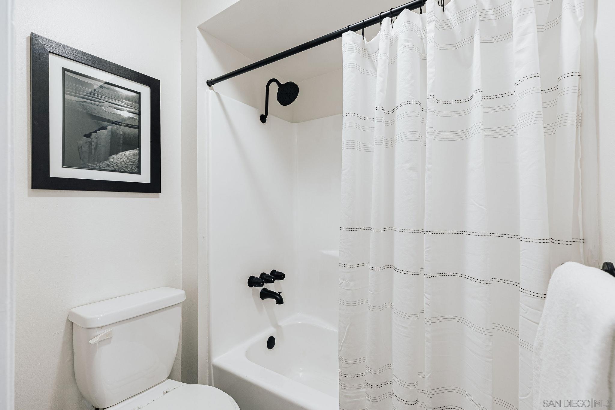 Detail Gallery Image 38 of 50 For 4652  Don Lorenzo Dr  a,  Los Angeles,  CA 90008 - 3 Beds | 3 Baths