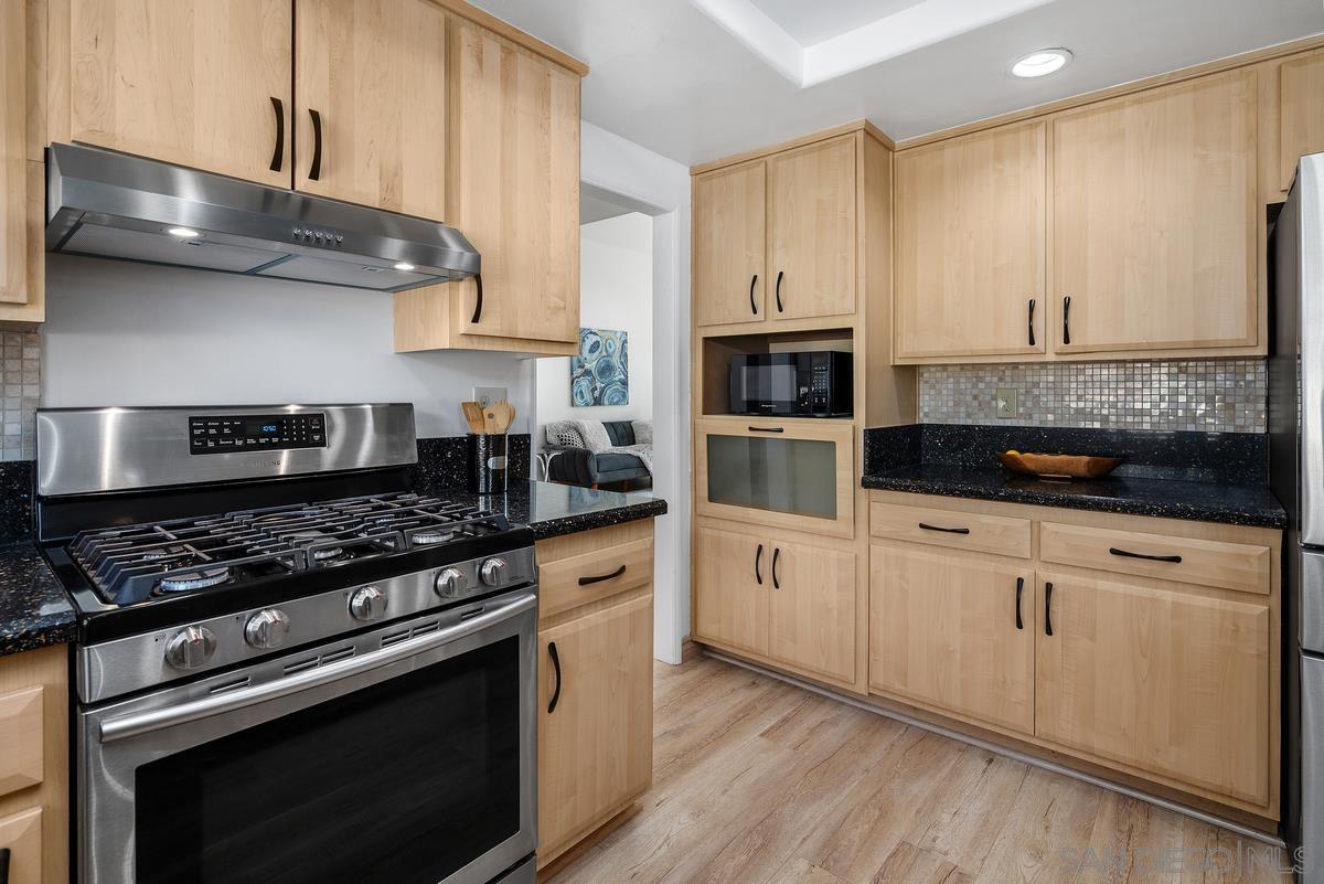 Detail Gallery Image 13 of 38 For 1095  Paseo Entrada, Chula Vista,  CA 91910 - 5 Beds | 3/1 Baths