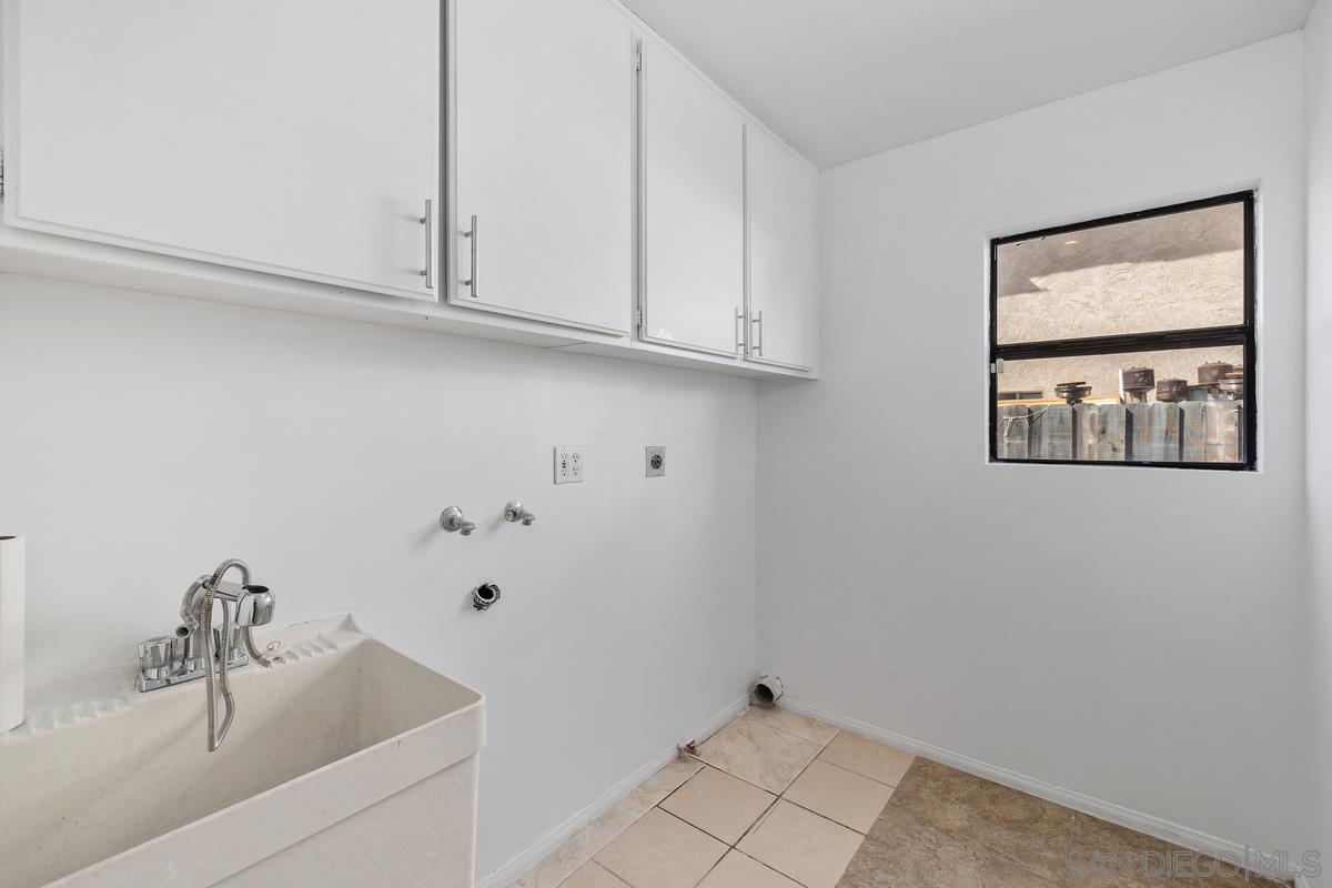 Detail Gallery Image 26 of 38 For 1095  Paseo Entrada, Chula Vista,  CA 91910 - 5 Beds | 3/1 Baths