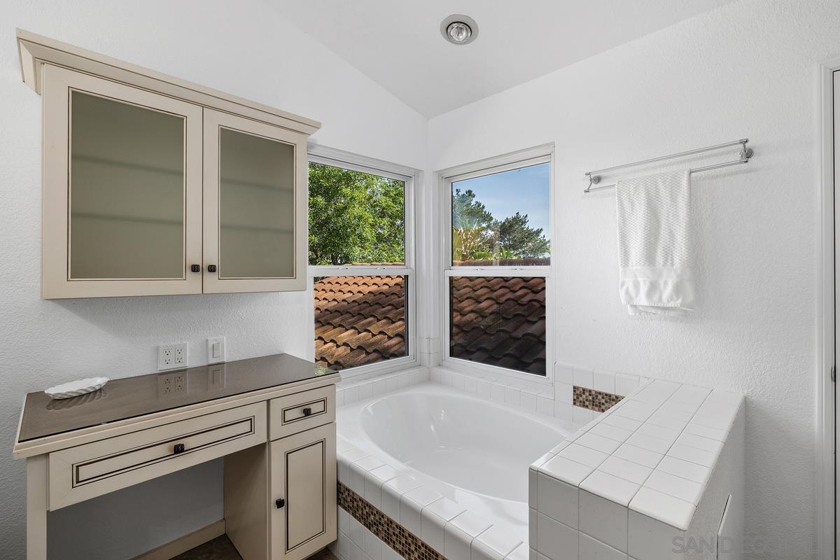 Detail Gallery Image 32 of 38 For 1095  Paseo Entrada, Chula Vista,  CA 91910 - 5 Beds | 3/1 Baths