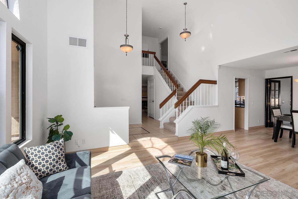 Detail Gallery Image 6 of 38 For 1095  Paseo Entrada, Chula Vista,  CA 91910 - 5 Beds | 3/1 Baths