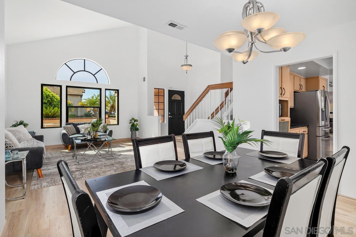 Detail Gallery Image 9 of 38 For 1095  Paseo Entrada, Chula Vista,  CA 91910 - 5 Beds | 3/1 Baths