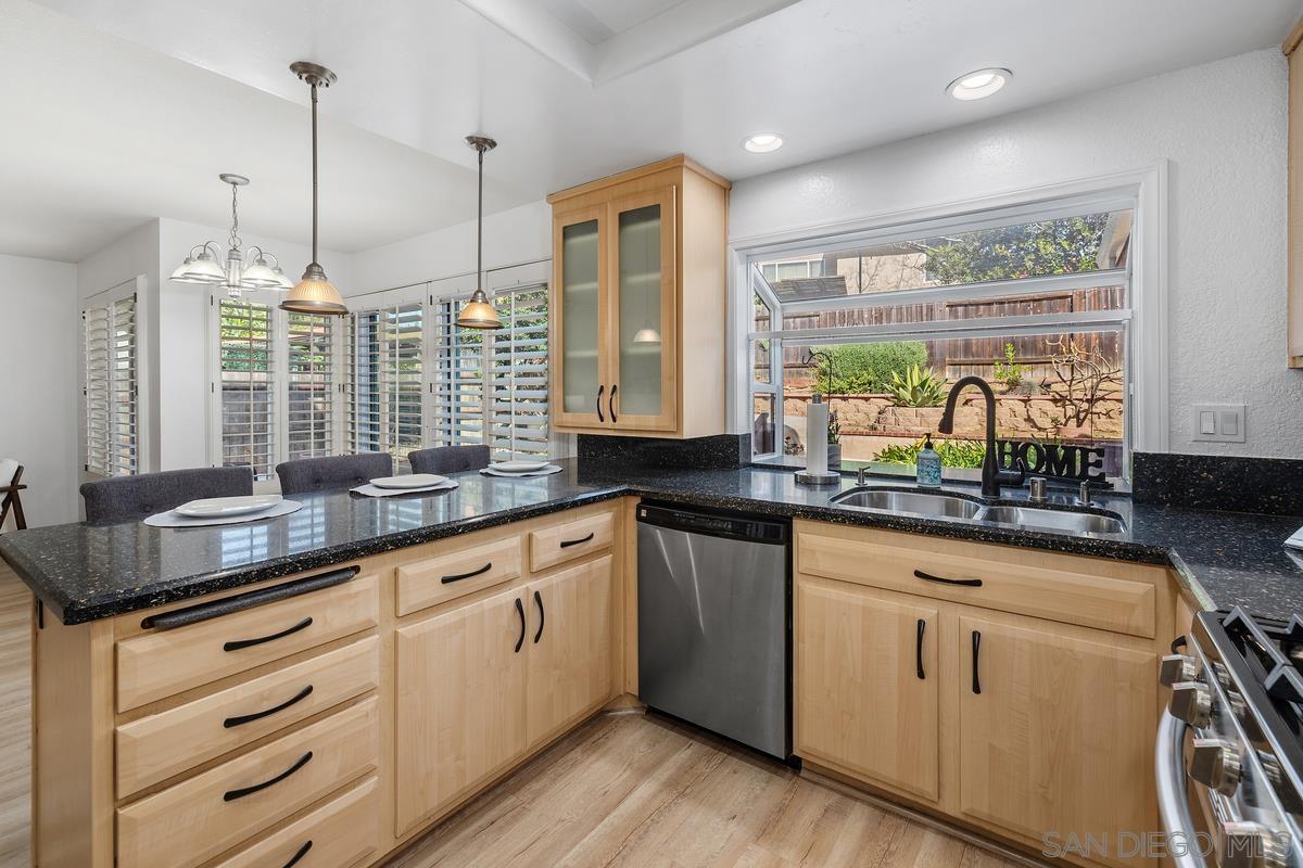 Detail Gallery Image 10 of 38 For 1095  Paseo Entrada, Chula Vista,  CA 91910 - 5 Beds | 3/1 Baths