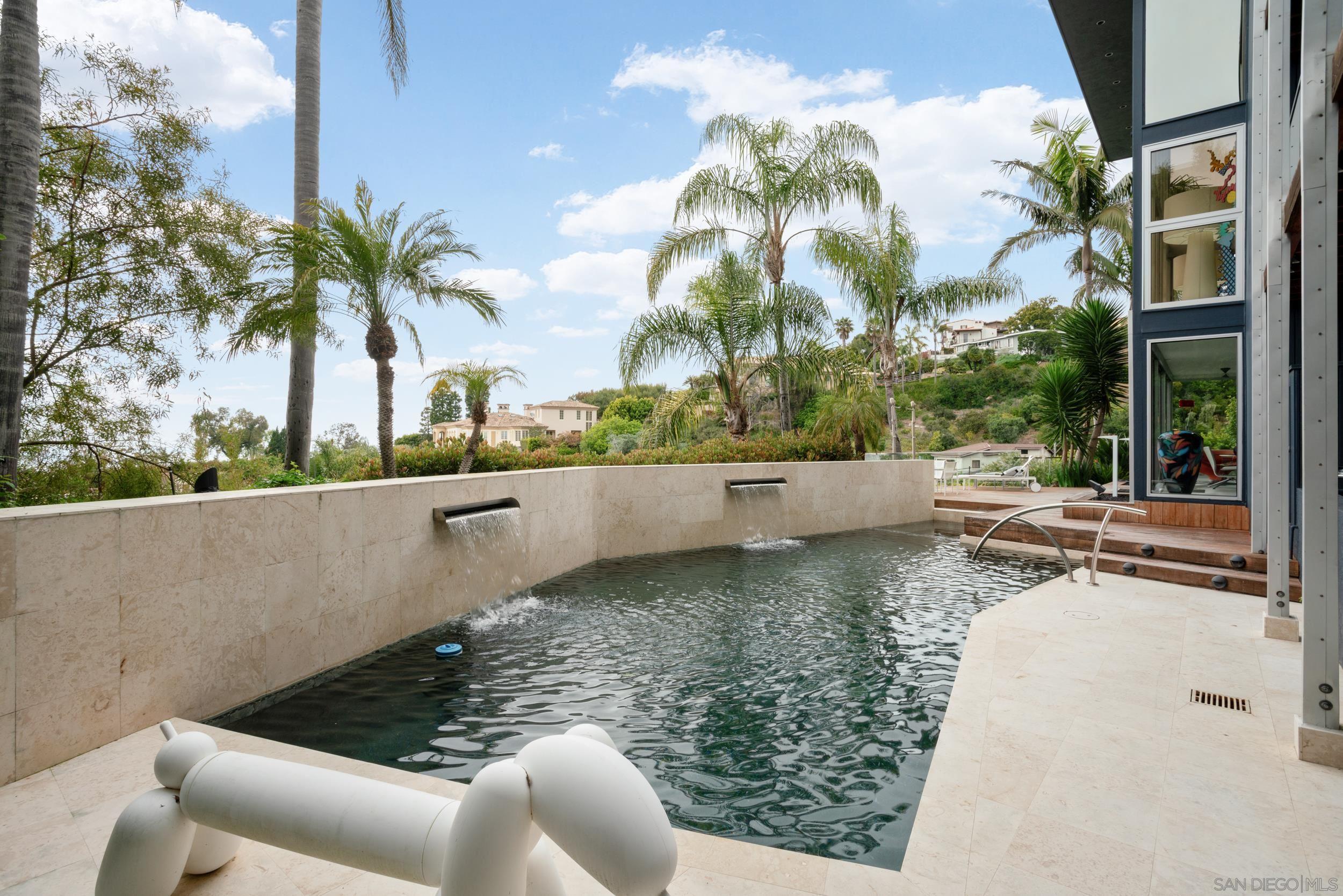 Detail Gallery Image 11 of 25 For 7116  Country Club Drive, La Jolla,  CA 92037 - 5 Beds | 4/1 Baths