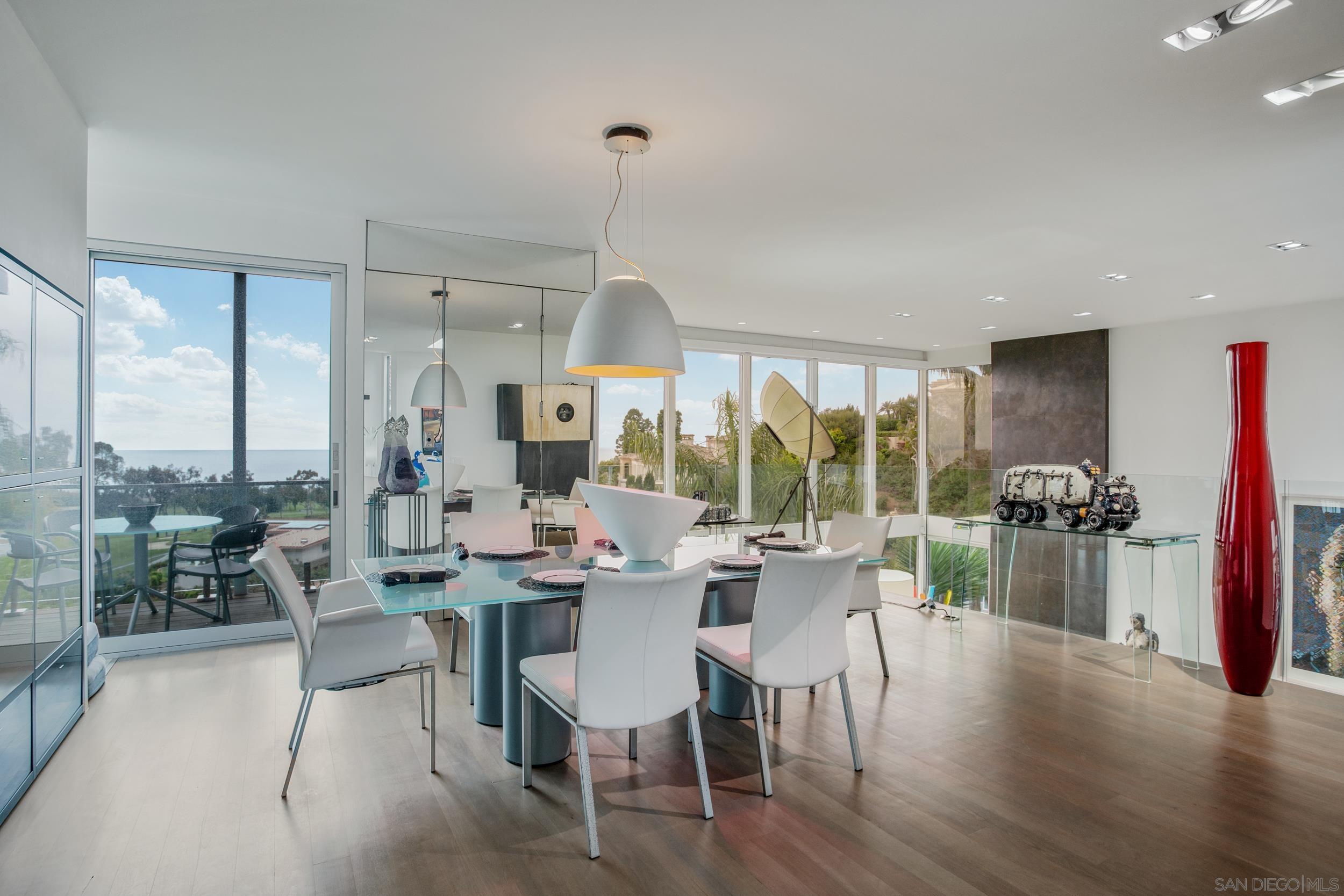 Detail Gallery Image 14 of 25 For 7116  Country Club Drive, La Jolla,  CA 92037 - 5 Beds | 4/1 Baths