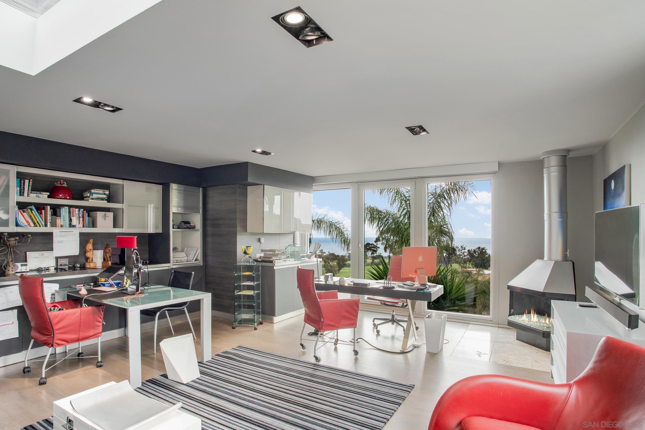 Detail Gallery Image 15 of 25 For 7116  Country Club Drive, La Jolla,  CA 92037 - 5 Beds | 4/1 Baths