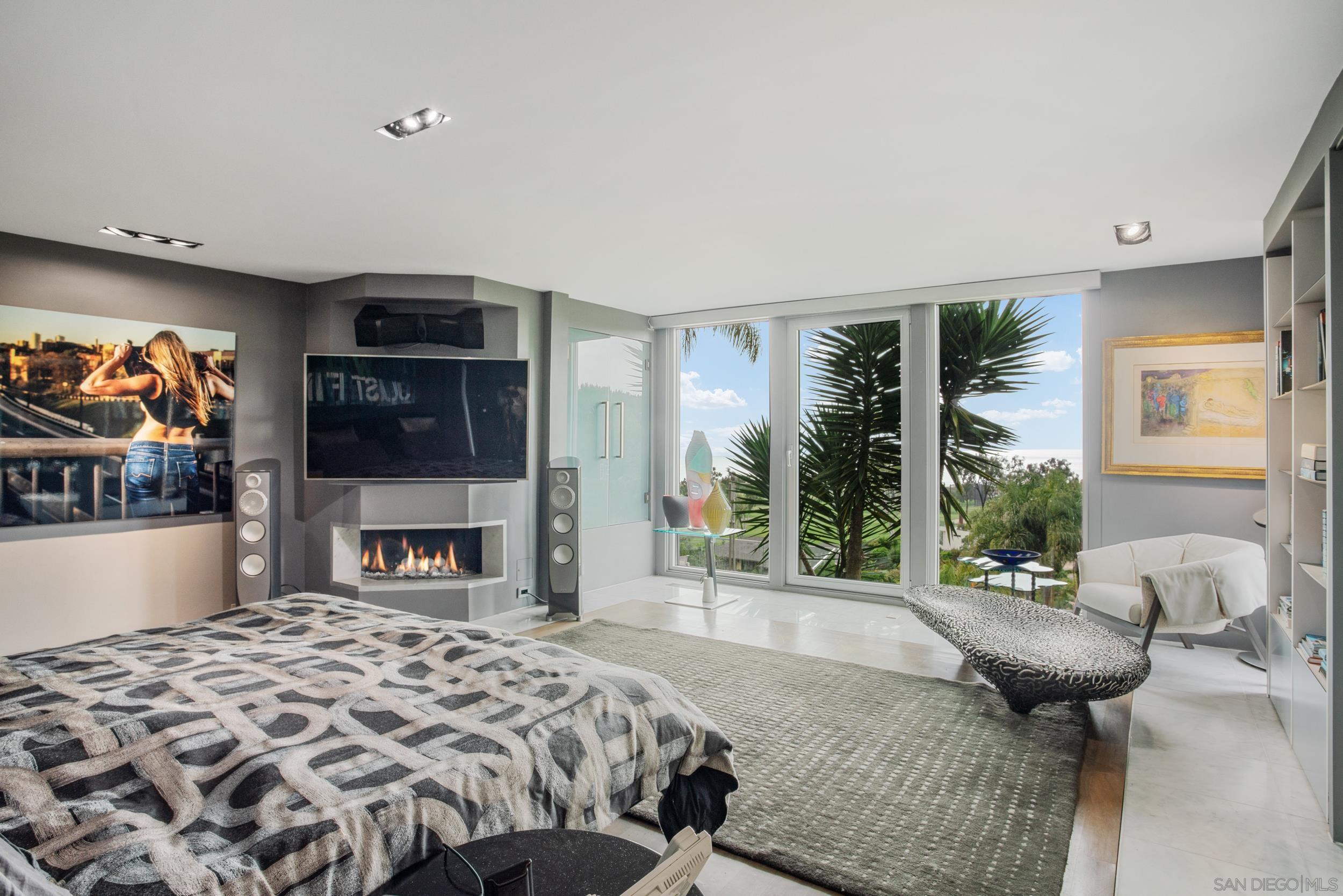 Detail Gallery Image 16 of 25 For 7116  Country Club Drive, La Jolla,  CA 92037 - 5 Beds | 4/1 Baths