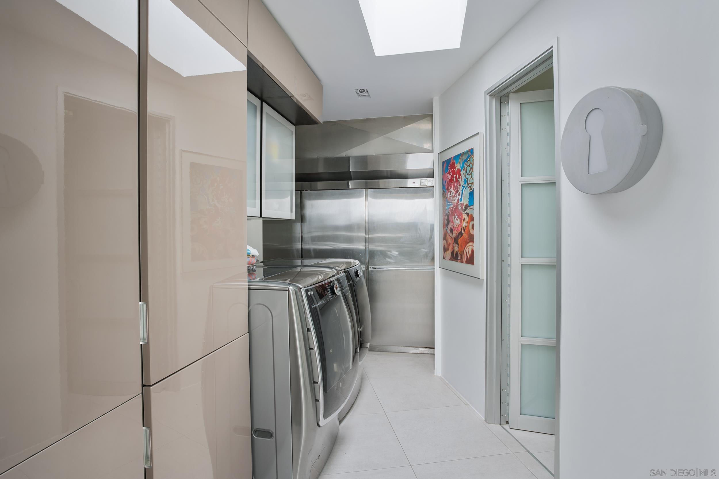 Detail Gallery Image 19 of 25 For 7116  Country Club Drive, La Jolla,  CA 92037 - 5 Beds | 4/1 Baths