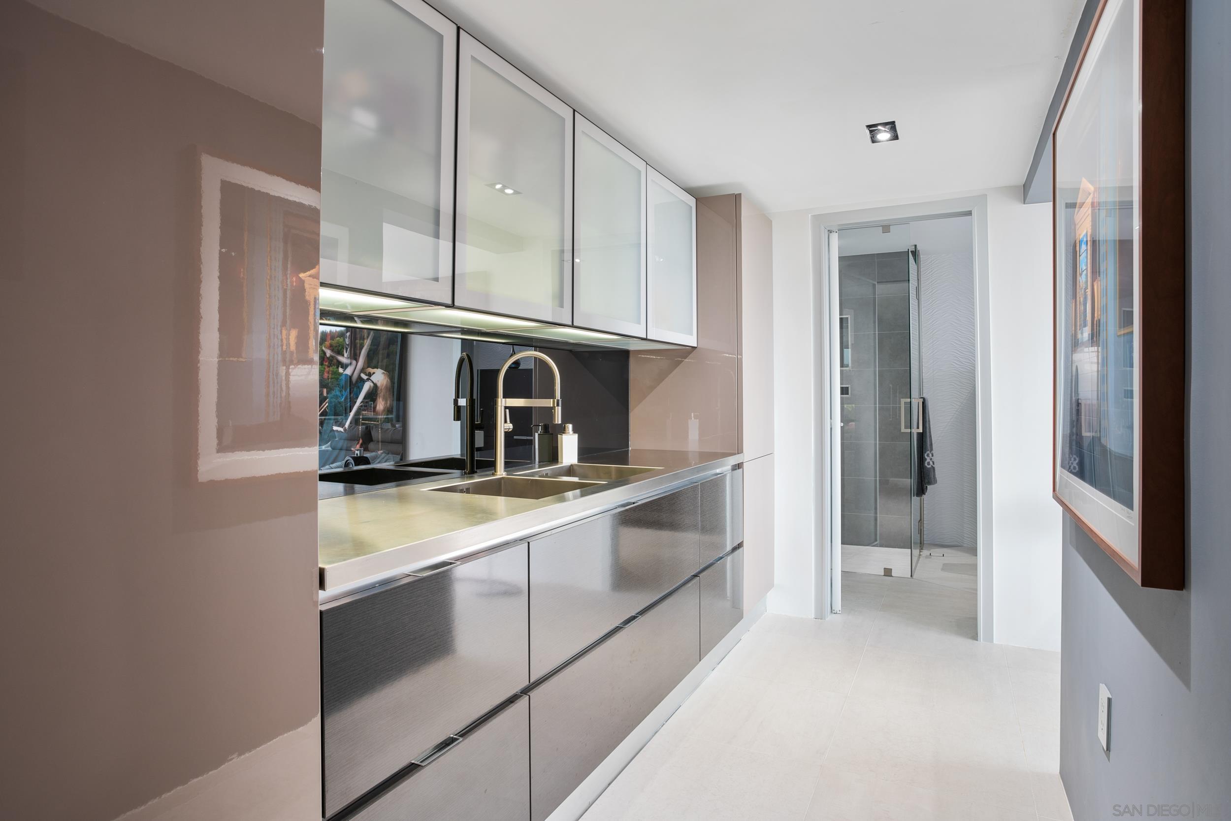 Detail Gallery Image 23 of 25 For 7116  Country Club Drive, La Jolla,  CA 92037 - 5 Beds | 4/1 Baths