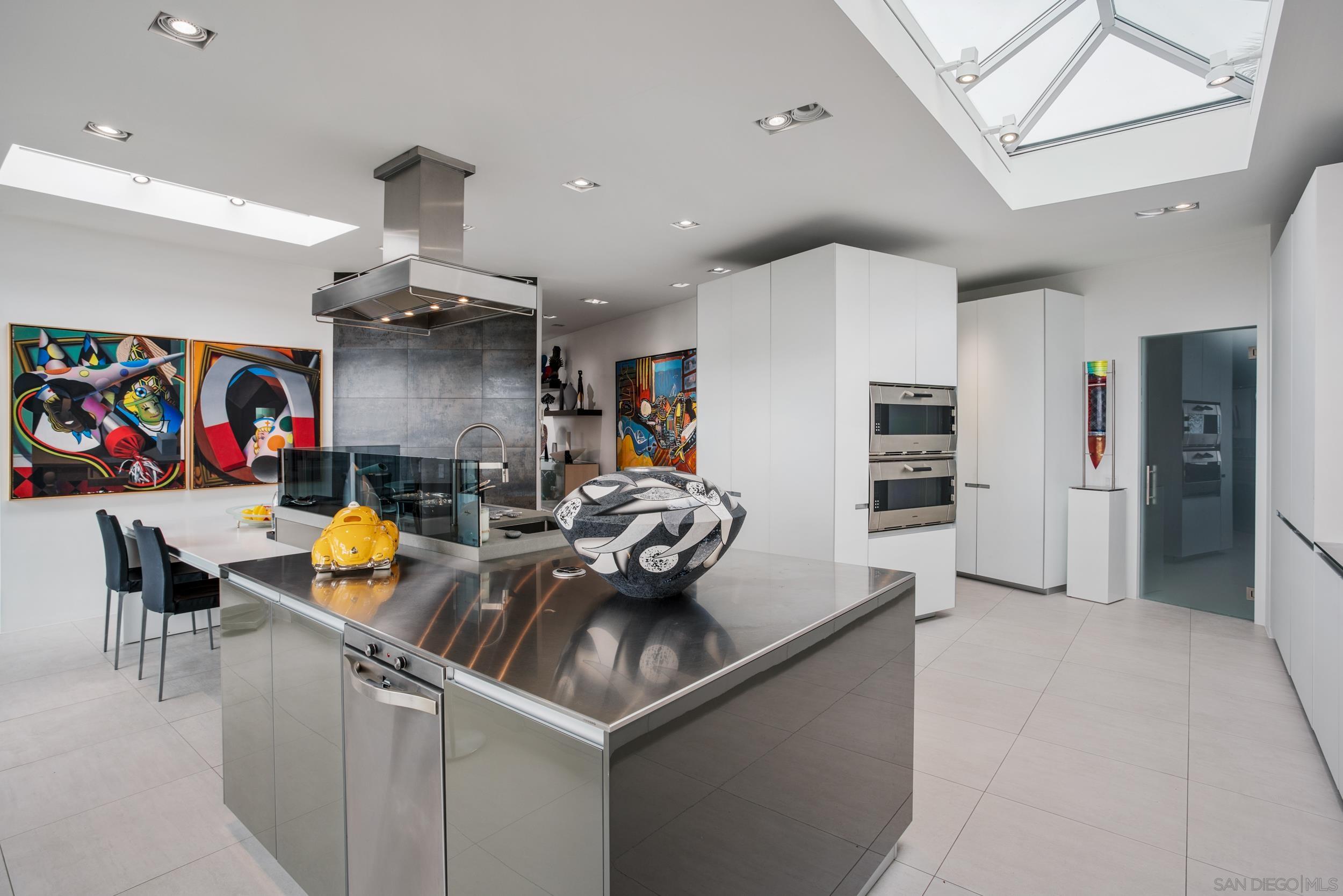 Detail Gallery Image 6 of 25 For 7116  Country Club Drive, La Jolla,  CA 92037 - 5 Beds | 4/1 Baths