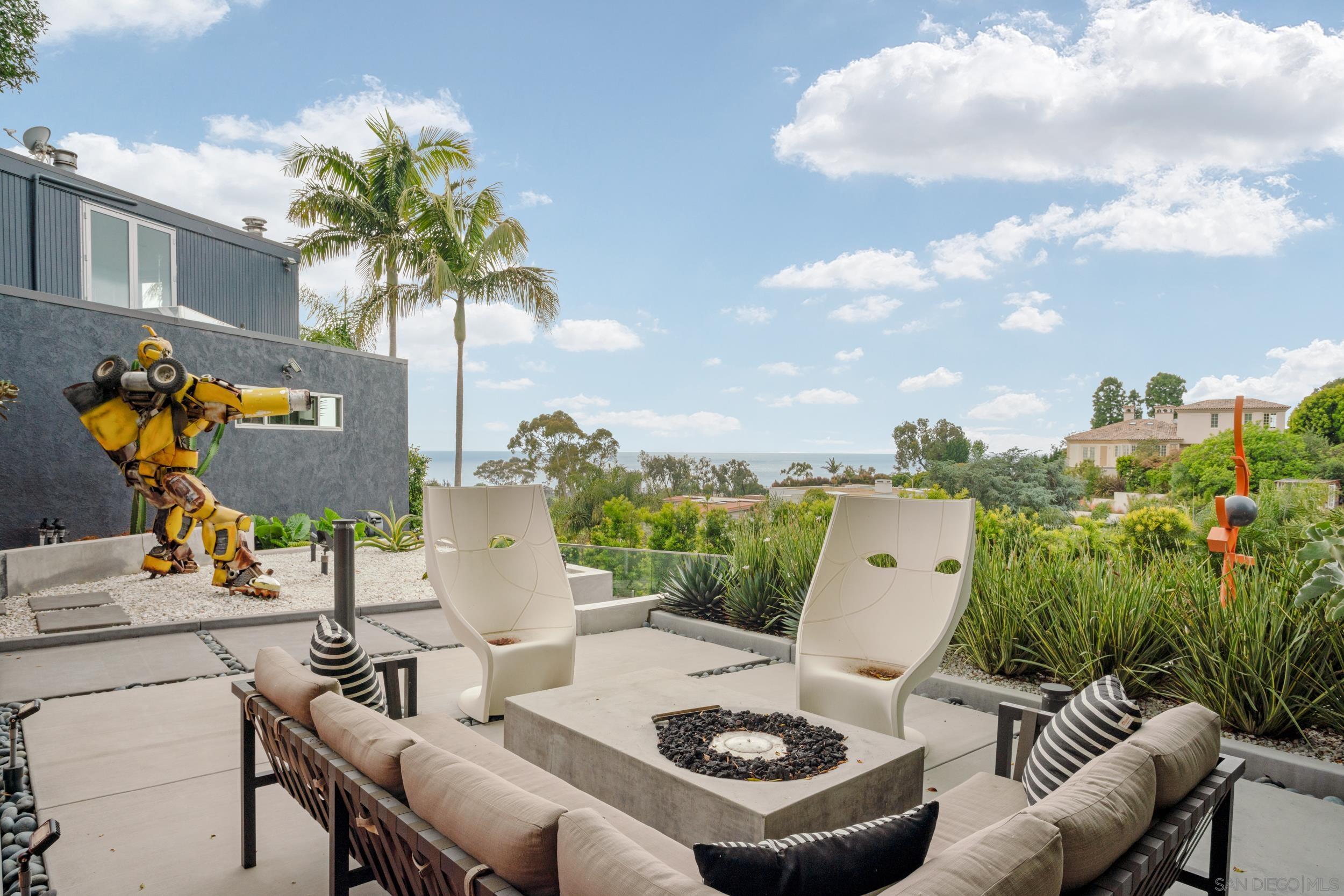 Detail Gallery Image 10 of 25 For 7116  Country Club Drive, La Jolla,  CA 92037 - 5 Beds | 4/1 Baths