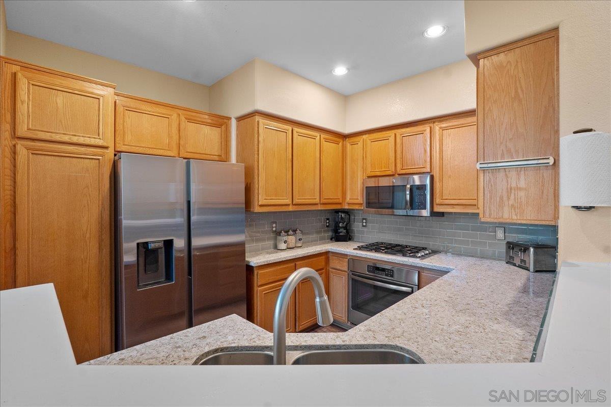 Detail Gallery Image 6 of 43 For 18696  Caminito Pasadero, San Diego,  CA 92128 - 2 Beds | 2 Baths
