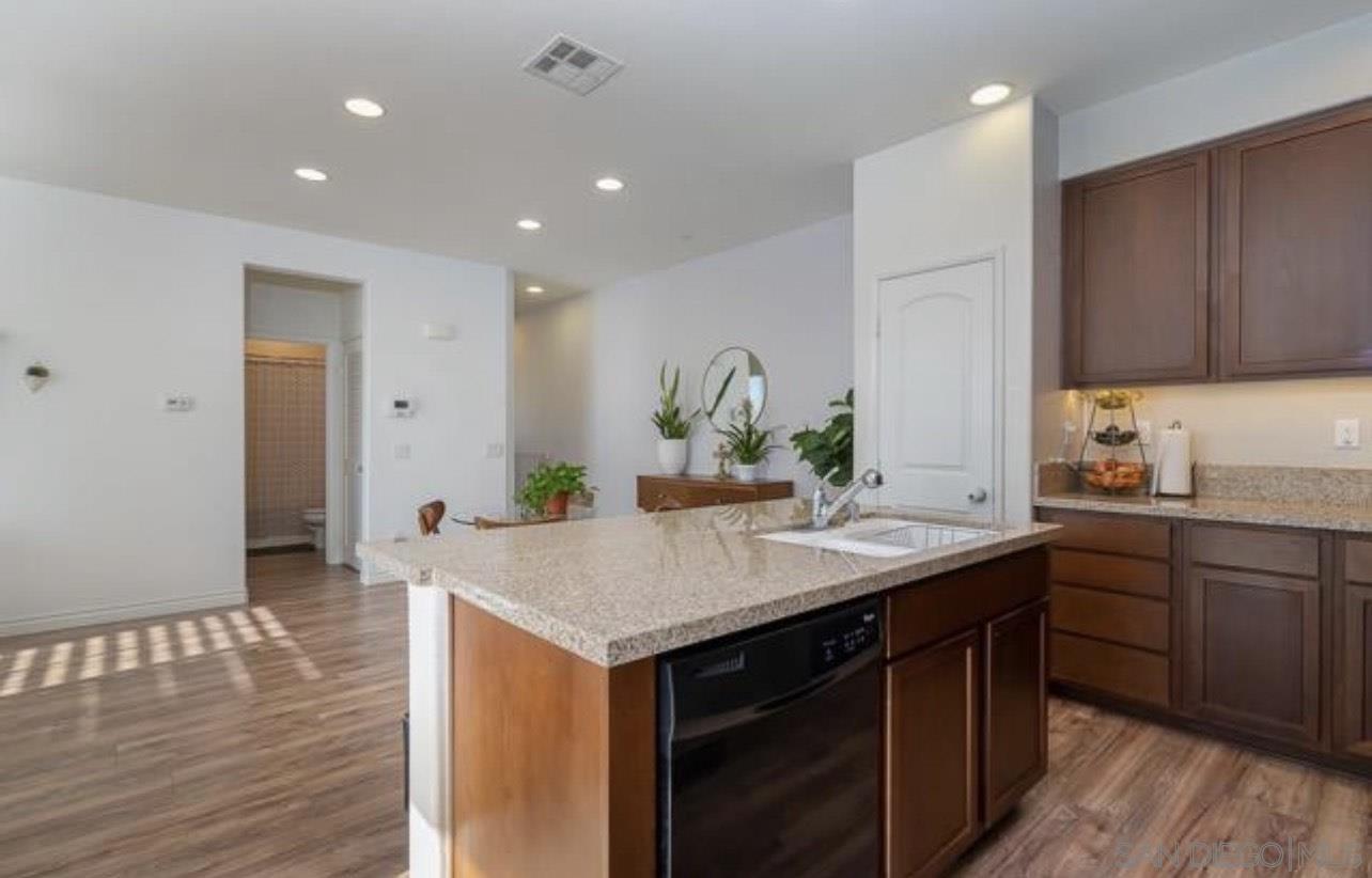 Detail Gallery Image 11 of 27 For 1627  Dunlin Avenue 1, Chula Vista,  CA 91913 - 2 Beds | 2 Baths