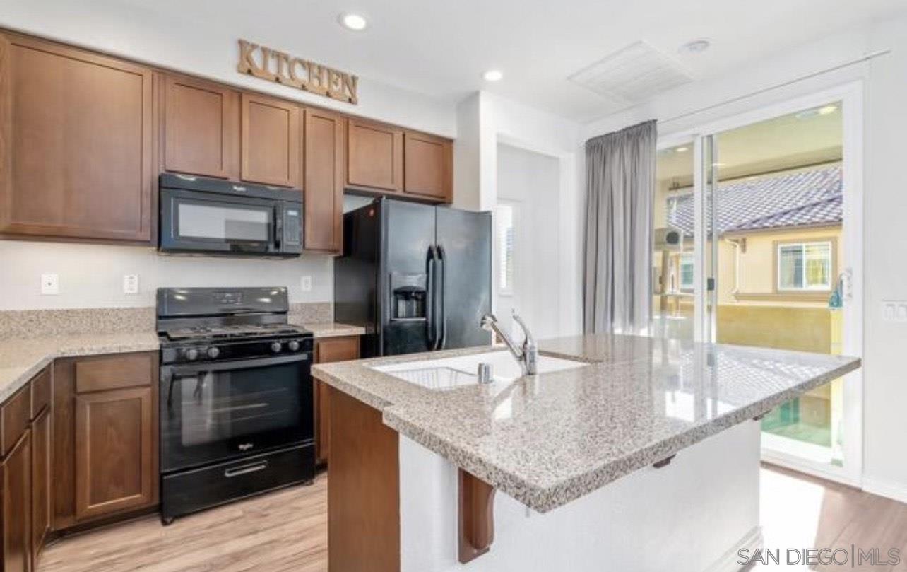 Detail Gallery Image 8 of 27 For 1627  Dunlin Avenue 1, Chula Vista,  CA 91913 - 2 Beds | 2 Baths