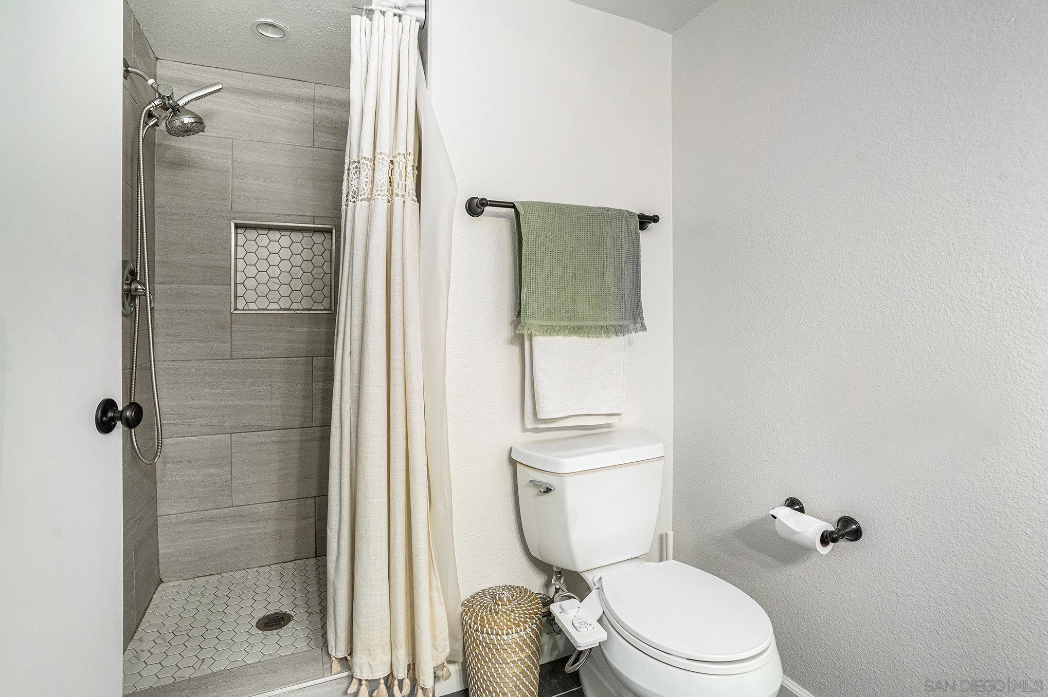 Detail Gallery Image 11 of 18 For 440  Citracado Pkwy  #14,  Escondido,  CA 92025 - 2 Beds | 2 Baths