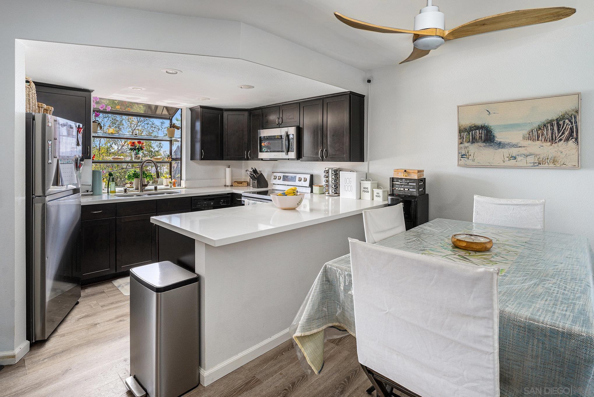 Detail Gallery Image 3 of 18 For 440  Citracado Pkwy  #14,  Escondido,  CA 92025 - 2 Beds | 2 Baths