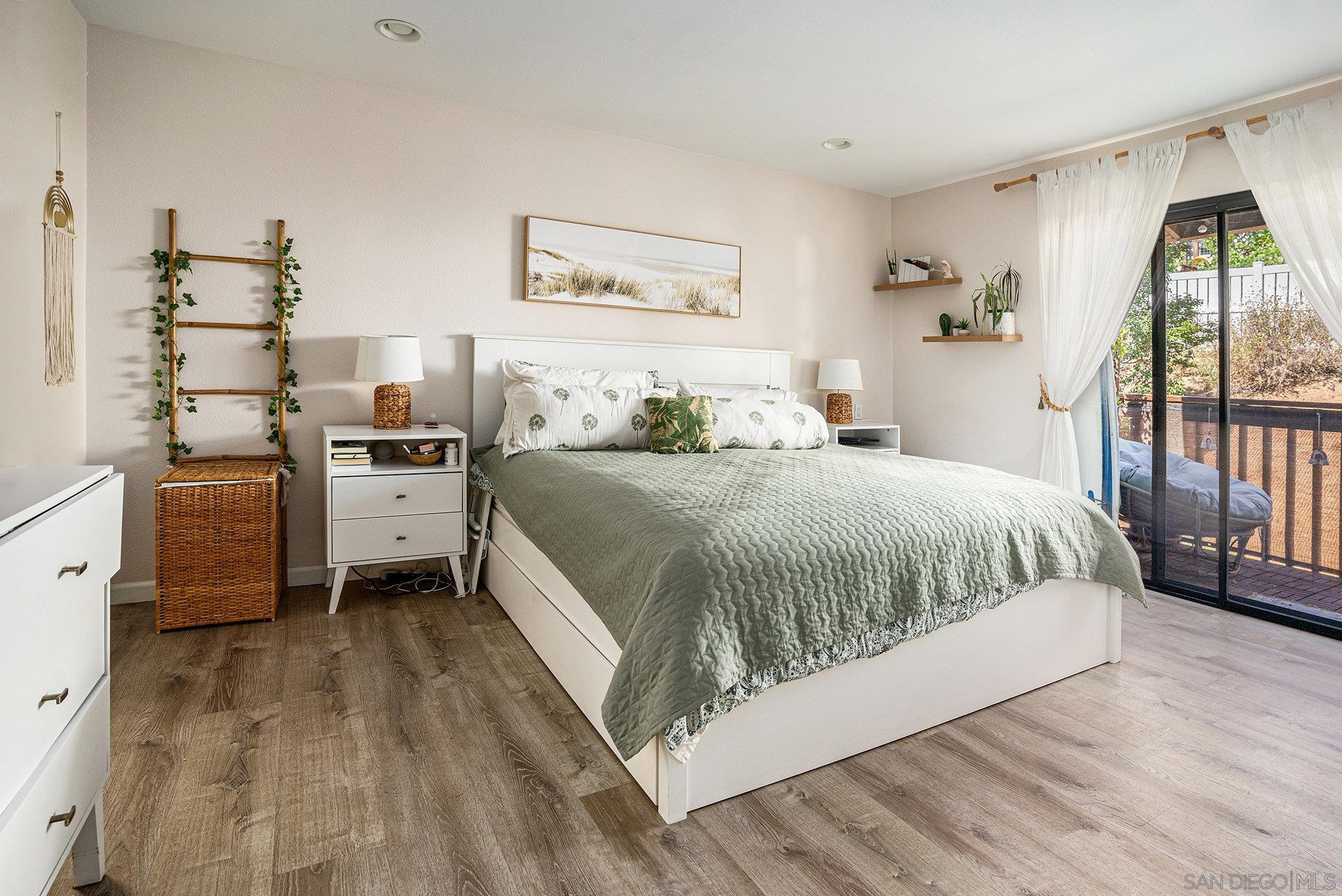 Detail Gallery Image 7 of 18 For 440  Citracado Pkwy  #14,  Escondido,  CA 92025 - 2 Beds | 2 Baths